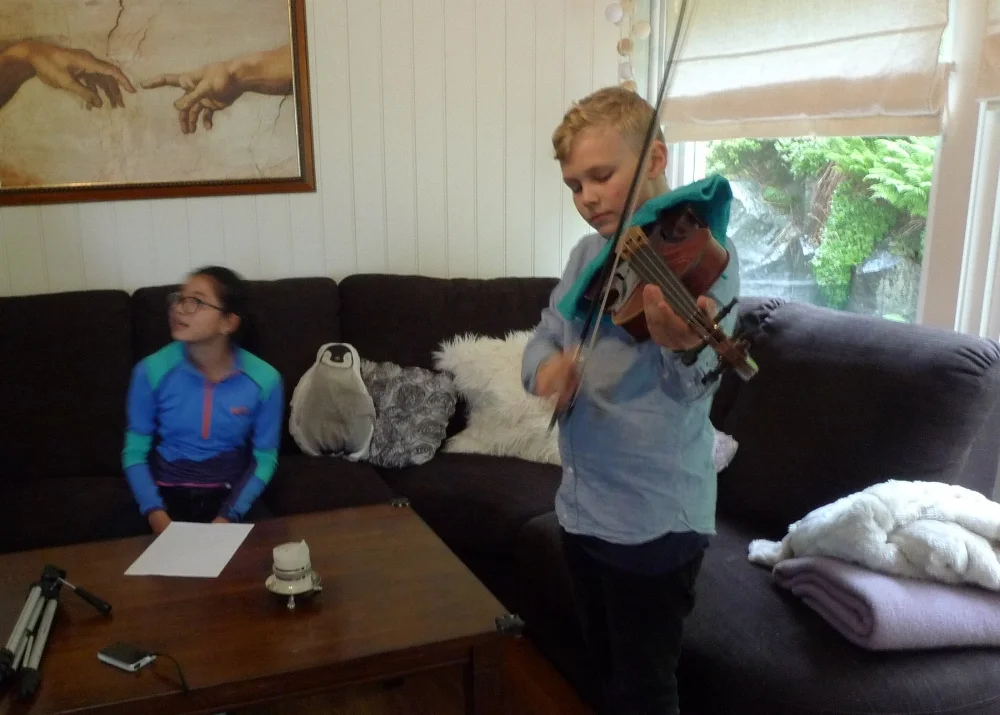  Mutawakkel is opening his apartement for the entire weekend for the younsters to stay warm, learn to write arabic, and he even serves us all a hot meal.&nbsp; 