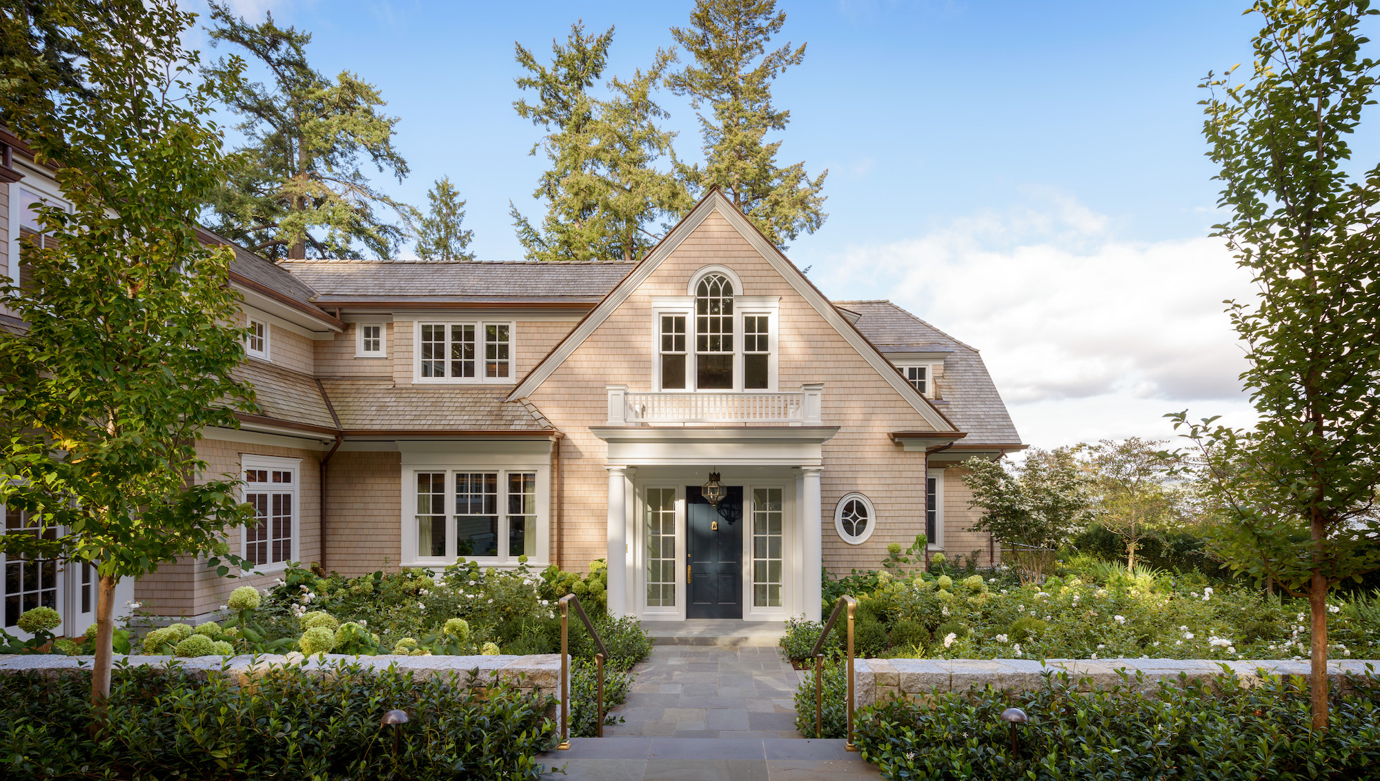 They build their house. Дом в стиле Шингл. Shingle Style House. J W Warner House.