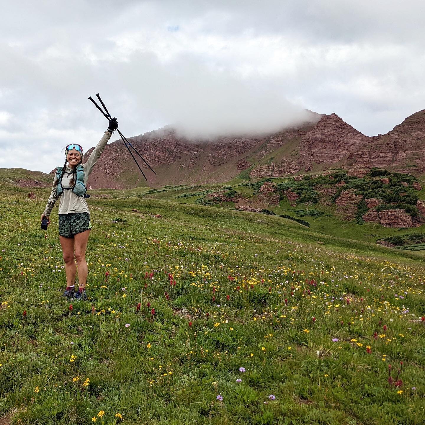 Yes please to wildflowers, misty mountains and silliness with a friend! Such a great day @olivianiosi . Thanks for the spontaneous motivation!!!
.
.
.
#hikecolorado #sheexplores #athomeinthemountains #hikertrash #aspencolorado