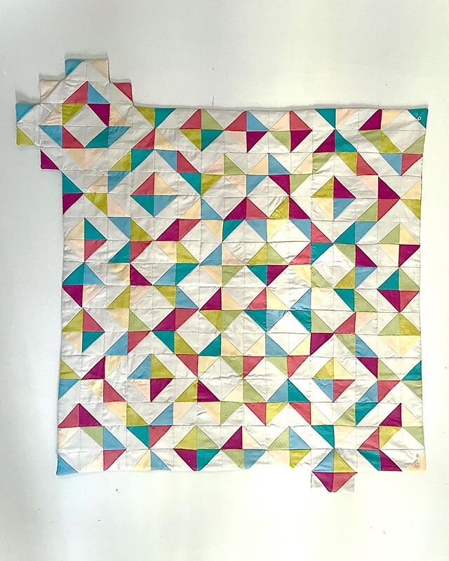 Finally got to free motion quilt this shape quilt the other day then brought her right over to the @hartwitzengallery for a show on the 7th. Totally forgot to snap a picture of the finished piece so you&rsquo;ll have to come to the show to see it! 
T