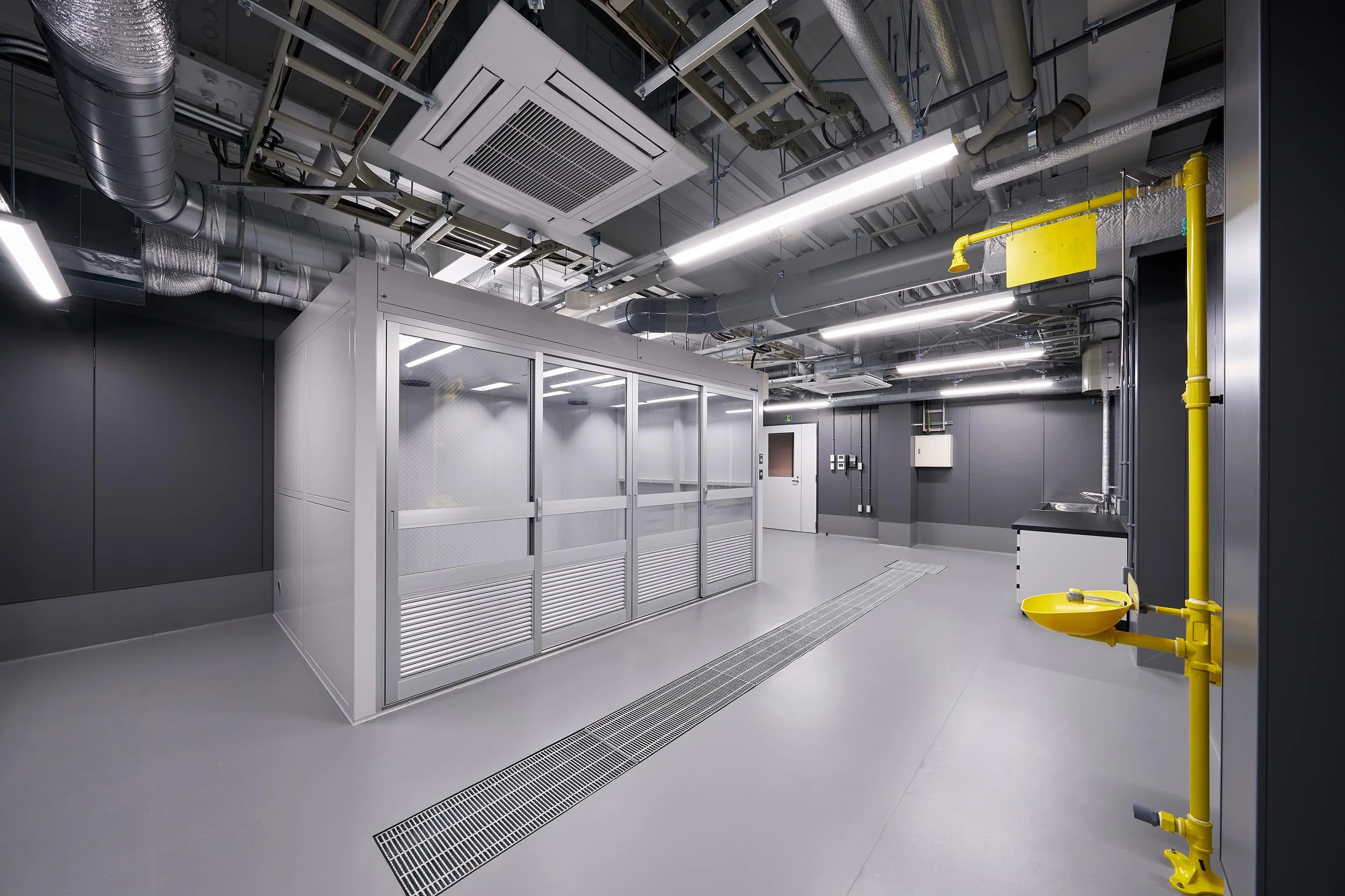 1F 有機試作作業室8308_HP用.jpg