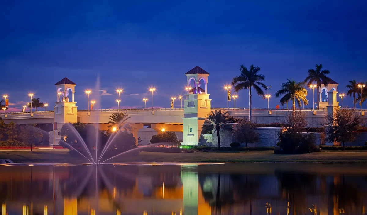 Fountain-at-PGA-Boulevard-Bridge-in-Palm-Beach-Gardens.jpg