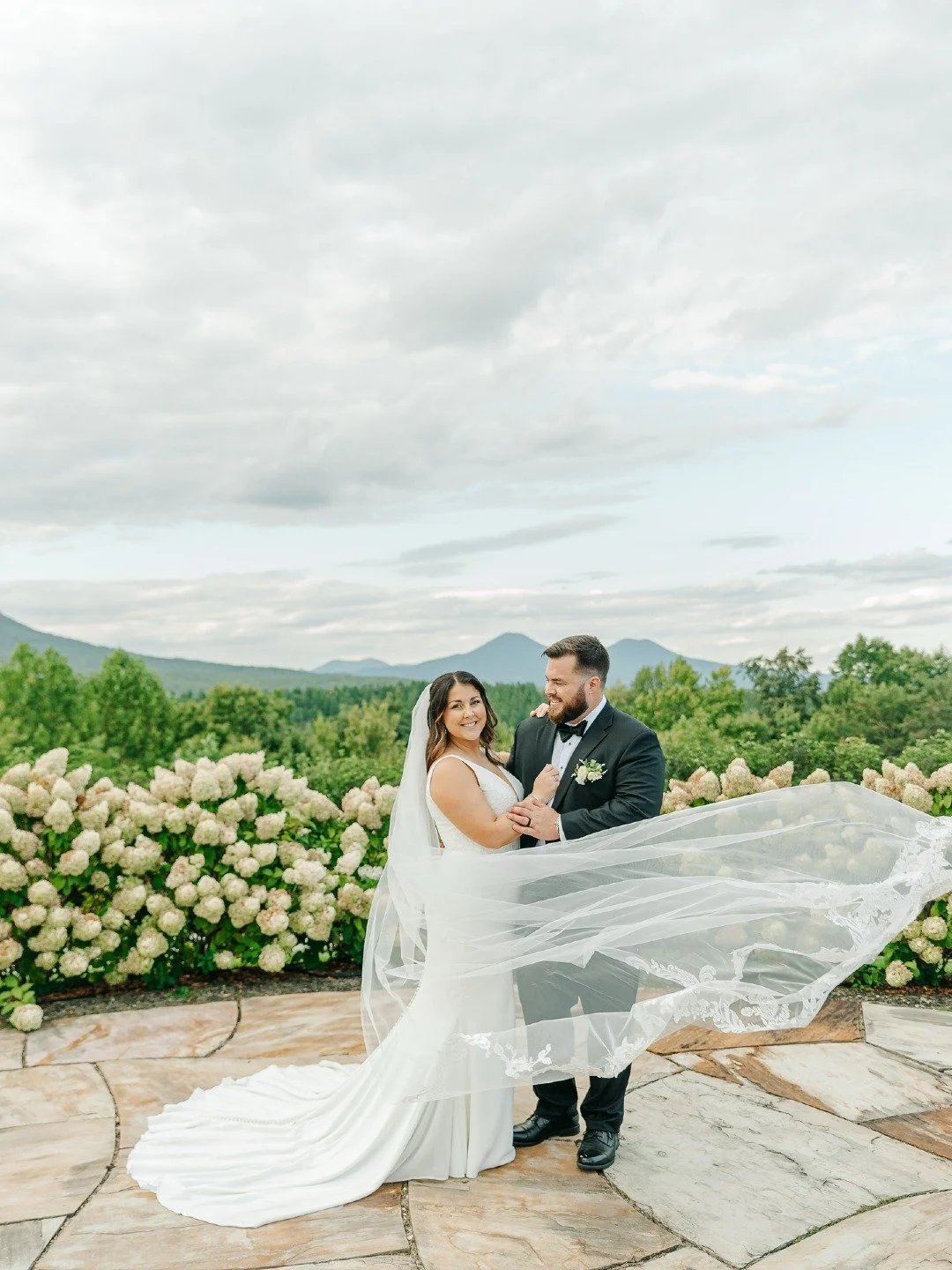 The kind of love that makes time stand still. 🤍
We’re here to help you savor moments like this on the day you’ve been dreaming of.
You deserve a wedding day that’s seamless and stress-free.
Book your F R E E consultation at the