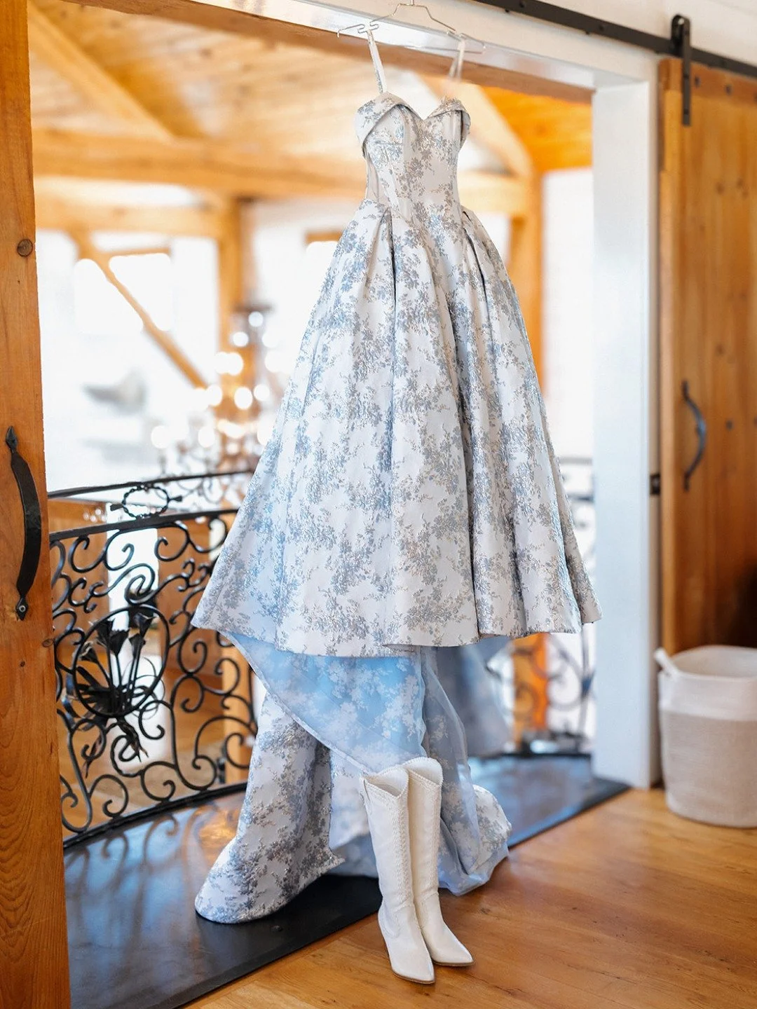 Iconic. ✨

When the dress deserves her moment, especially one as unique and unforgettable as this white-and-blue floral beauty.

If you&rsquo;ve ever dreamed of a wedding look that feels a little different (and a lot like you), consider this your sig