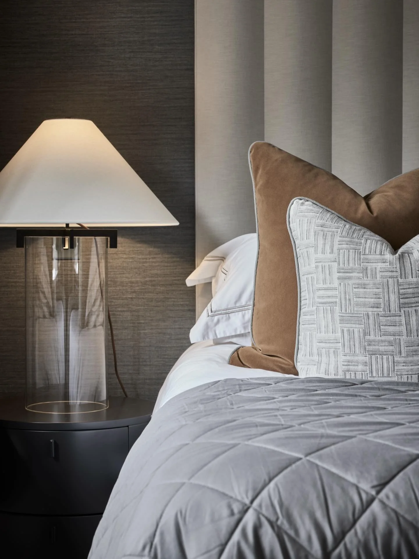 Moody tones, clean lines, soft lighting and a space that will grow with him 💙

This teenage boy&rsquo;s bedroom gives a modern yet cozy feel - featuring deep textured walls, a sleek upholstered headboard and layered neutrals that create a calm, styl