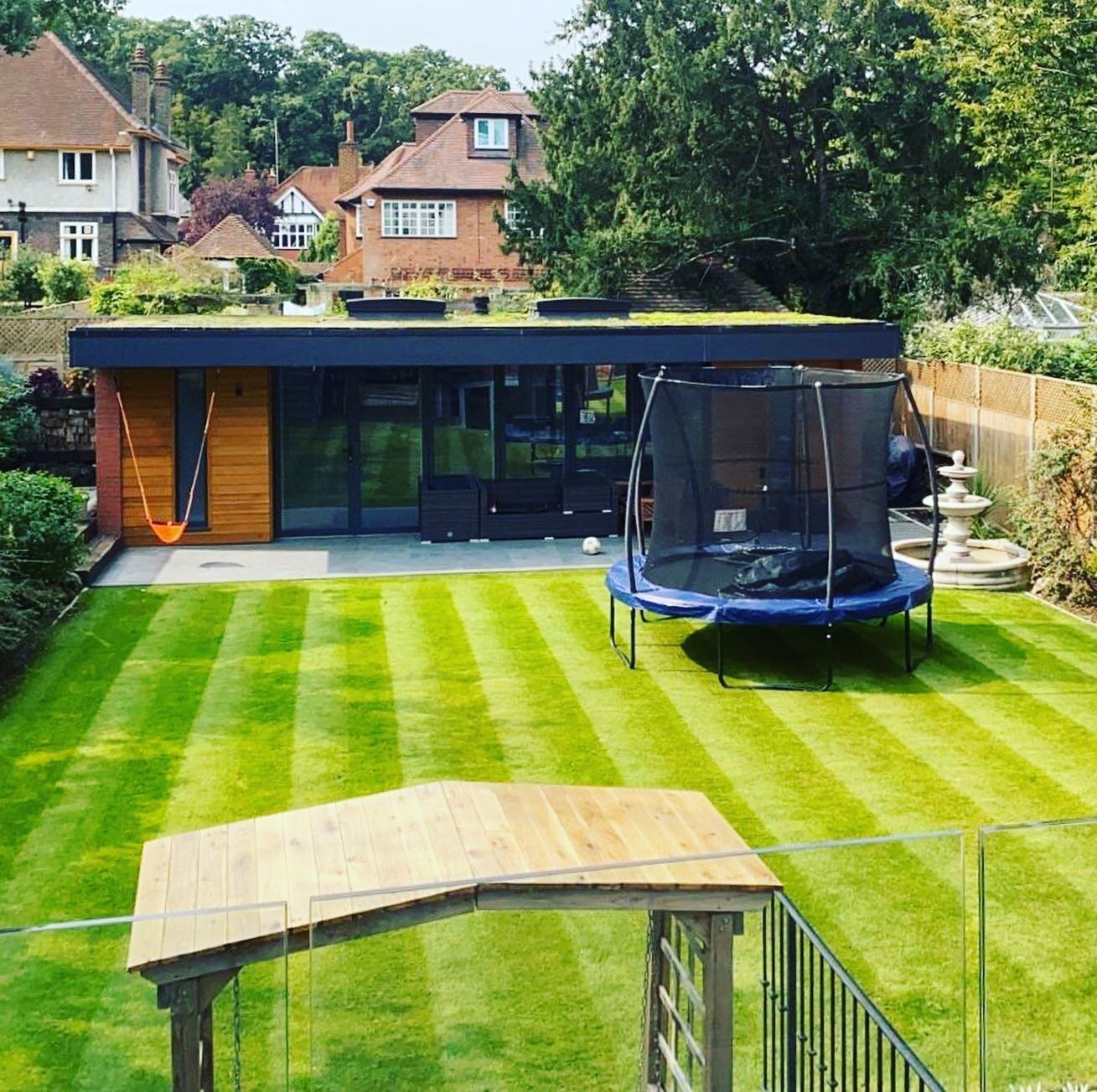 Lawn we laid looking fresh after our fortnightly maintenance visit 👌
-
-
-
-
-

#wow #garden #summer #londongarden #plants #trees #landscaping #gardening #gardenservices #colourful #vibrant #happy #nature #haven #stunning #greenspace #lawn #beautifu
