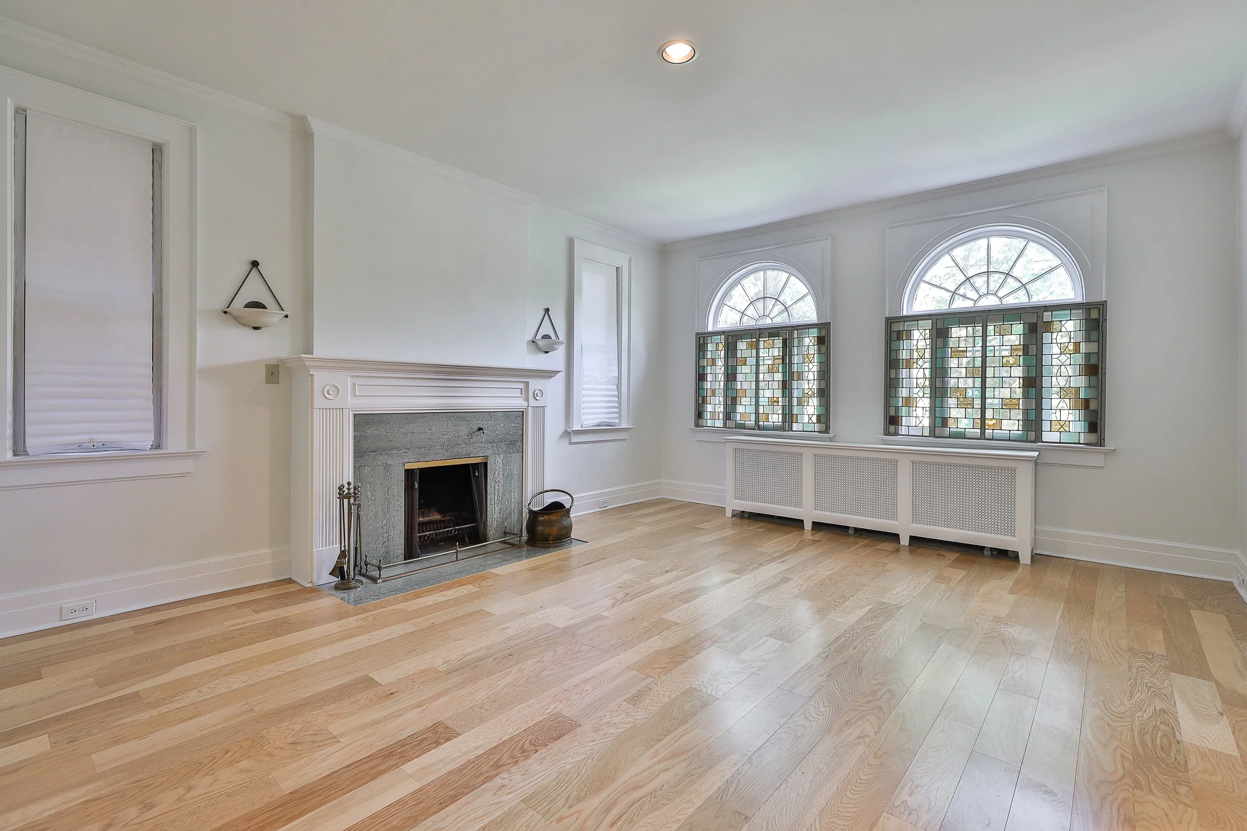9 MacLennan Ave-5.jpg
