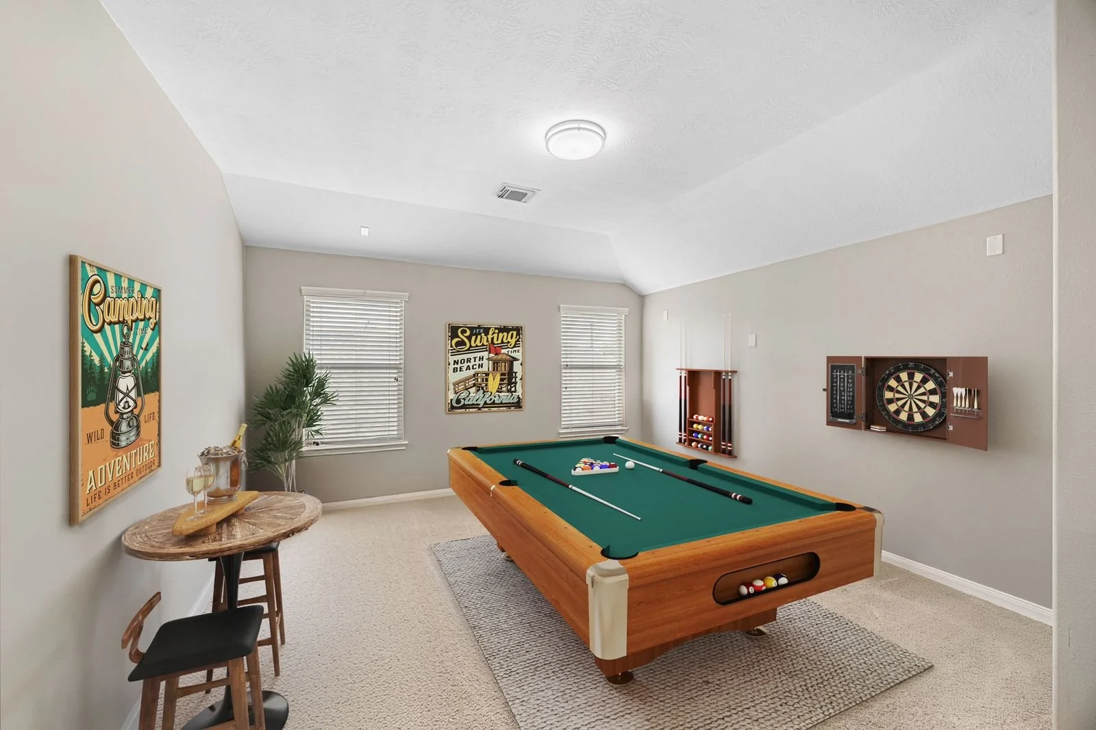Pooltable room1.jpeg
