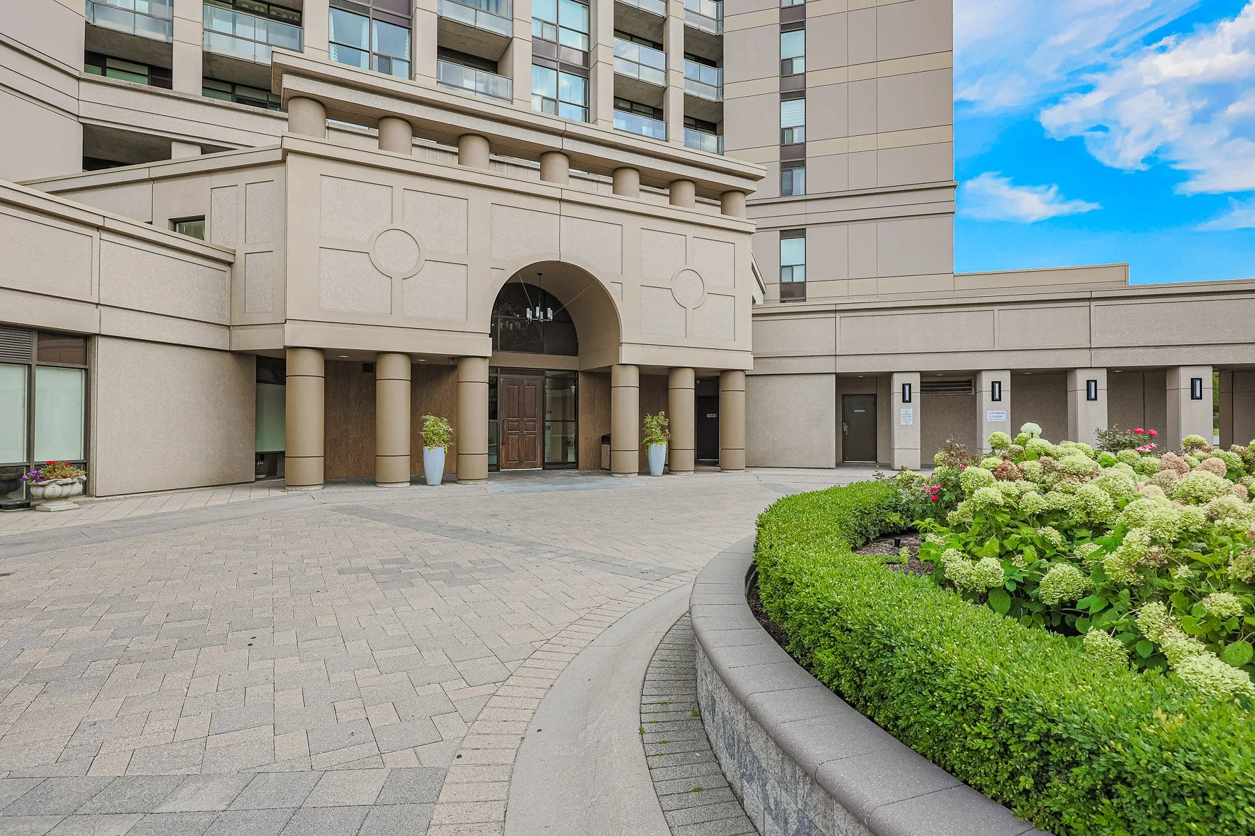 1401-220 Forum Dr MLS-4.jpg