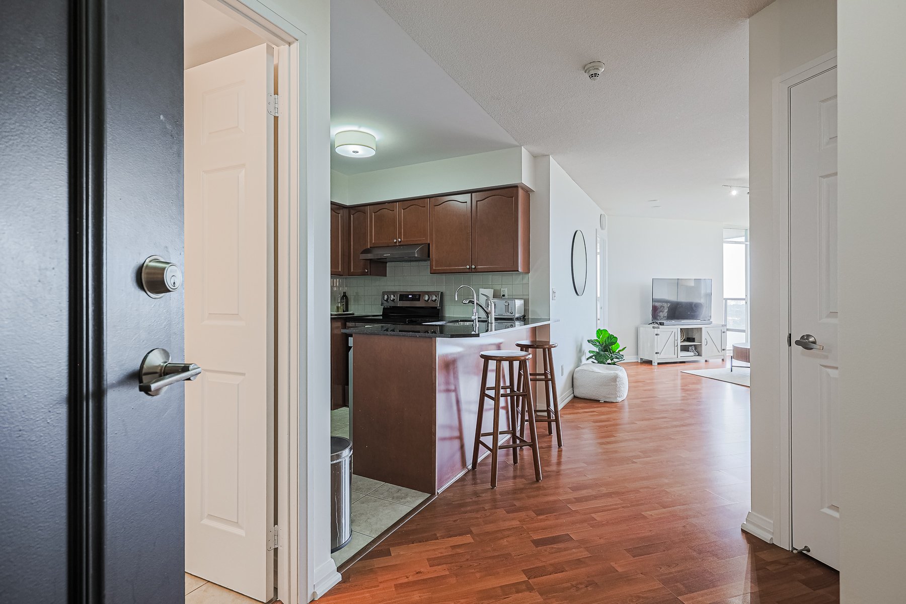 1401-220 Forum Dr MLS-10.jpg