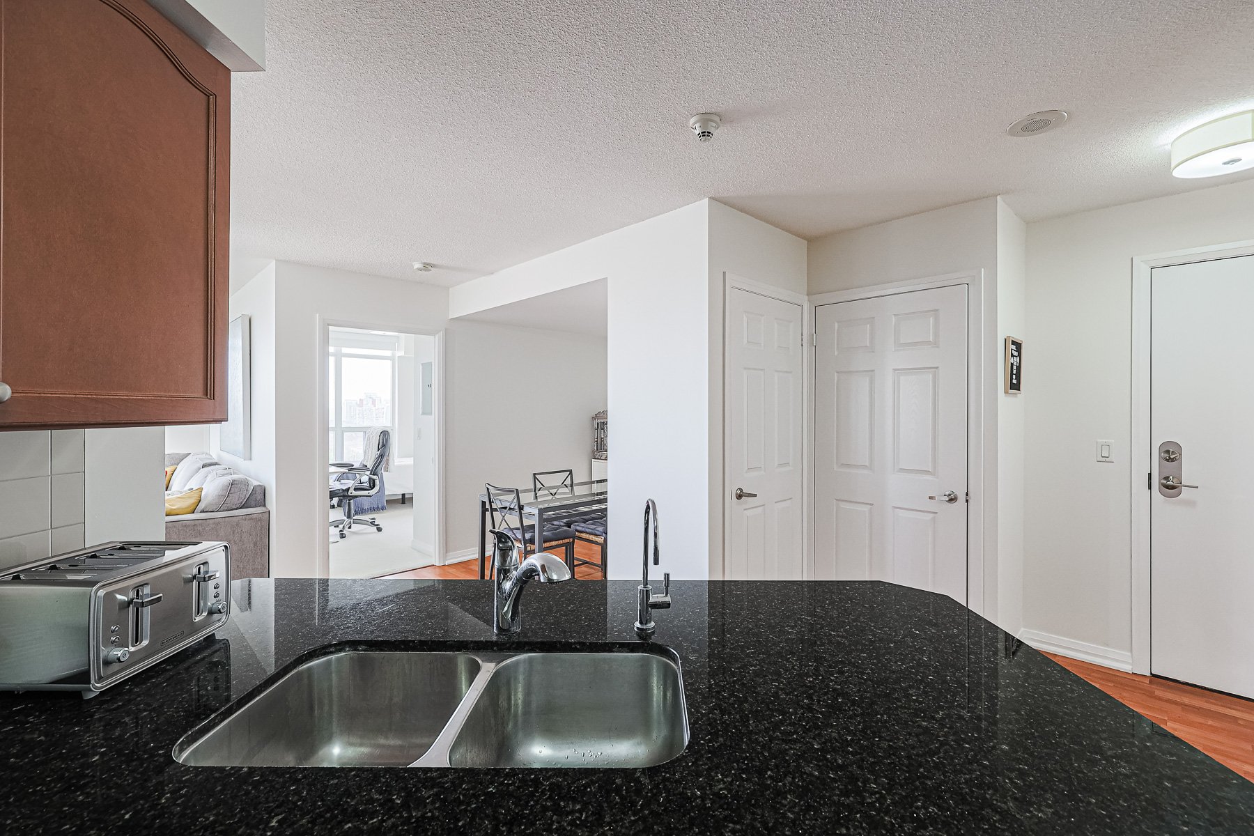 1401-220 Forum Dr MLS-19.jpg