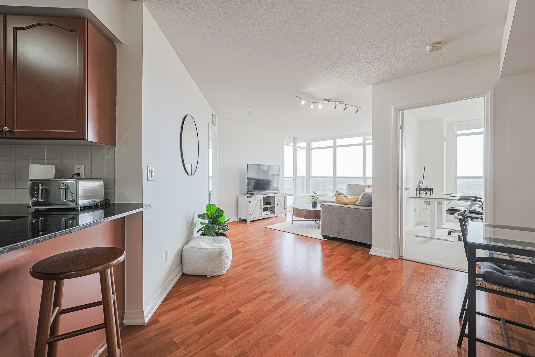 1401-220 Forum Dr MLS-22.jpg