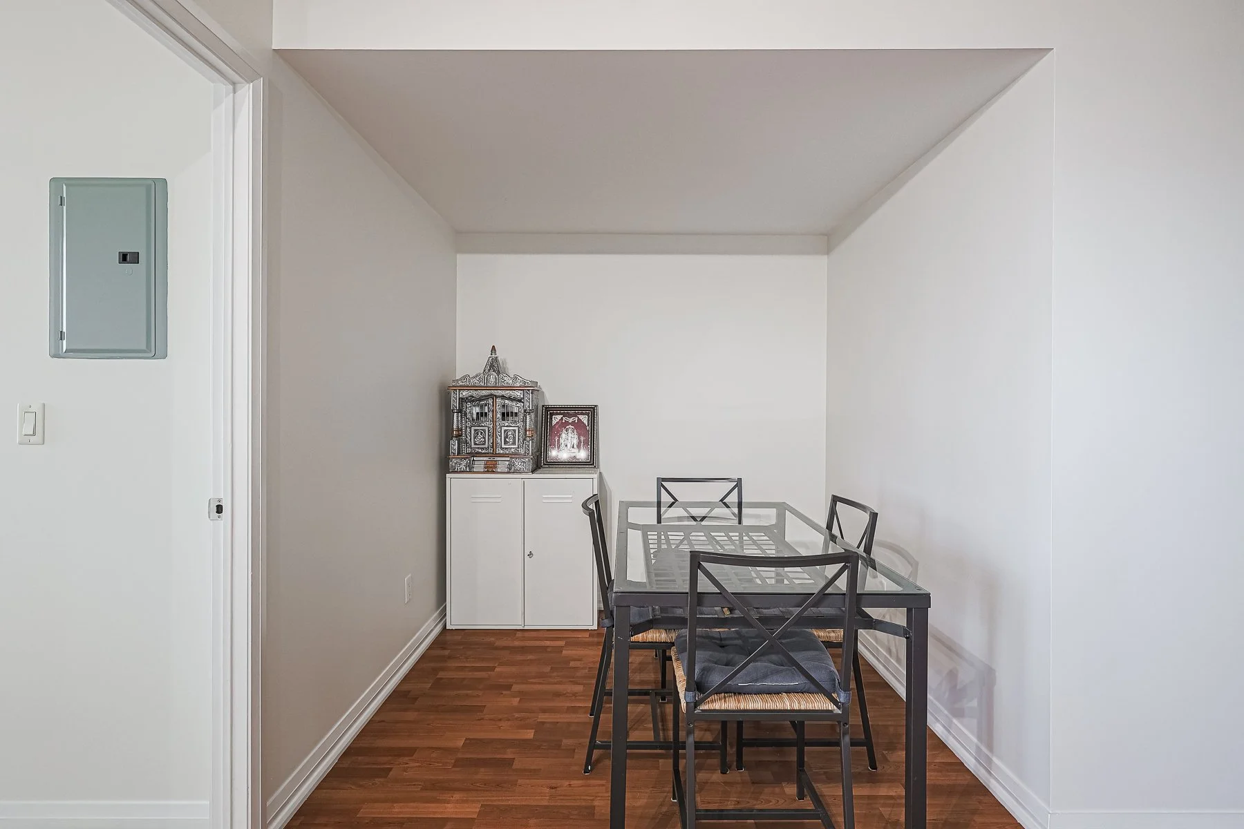 1401-220 Forum Dr MLS-24.jpg