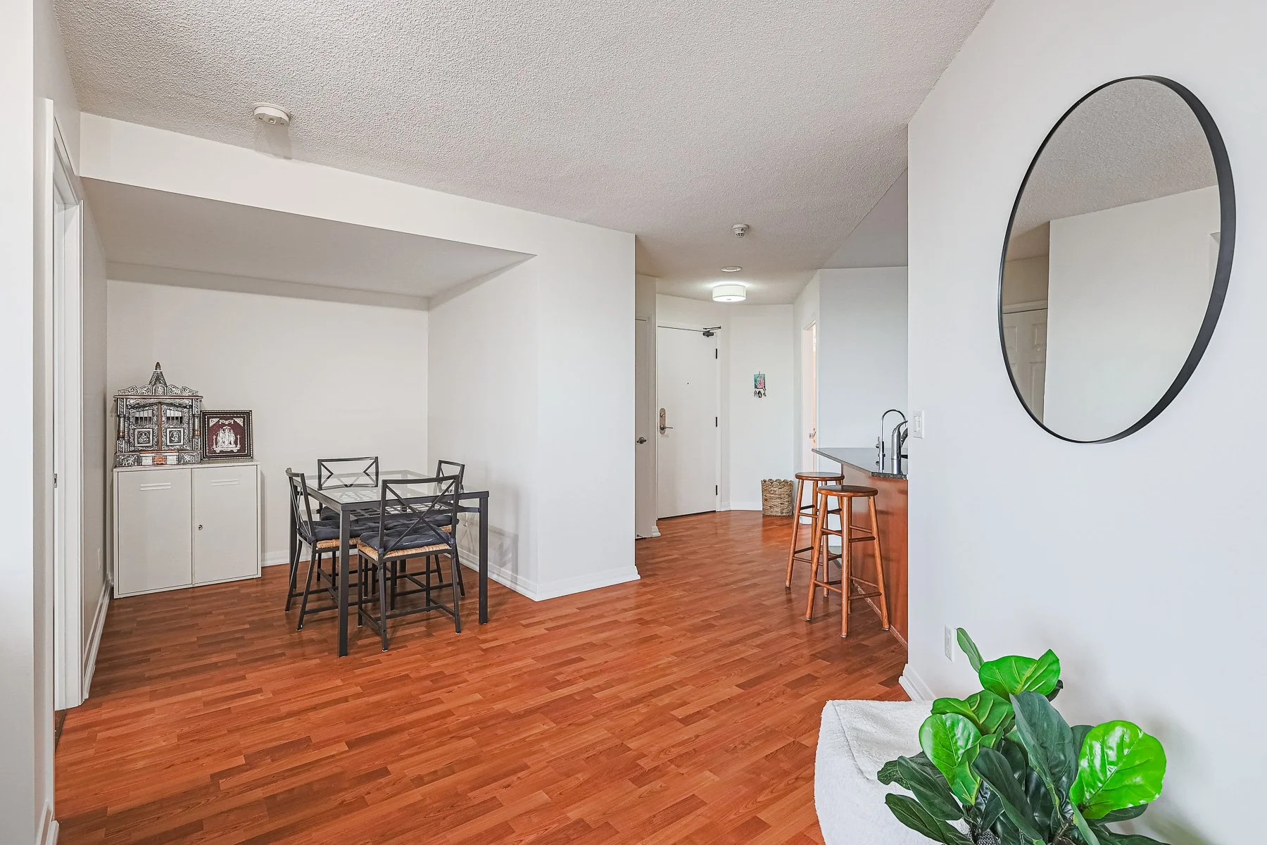 1401-220 Forum Dr MLS-25.jpg