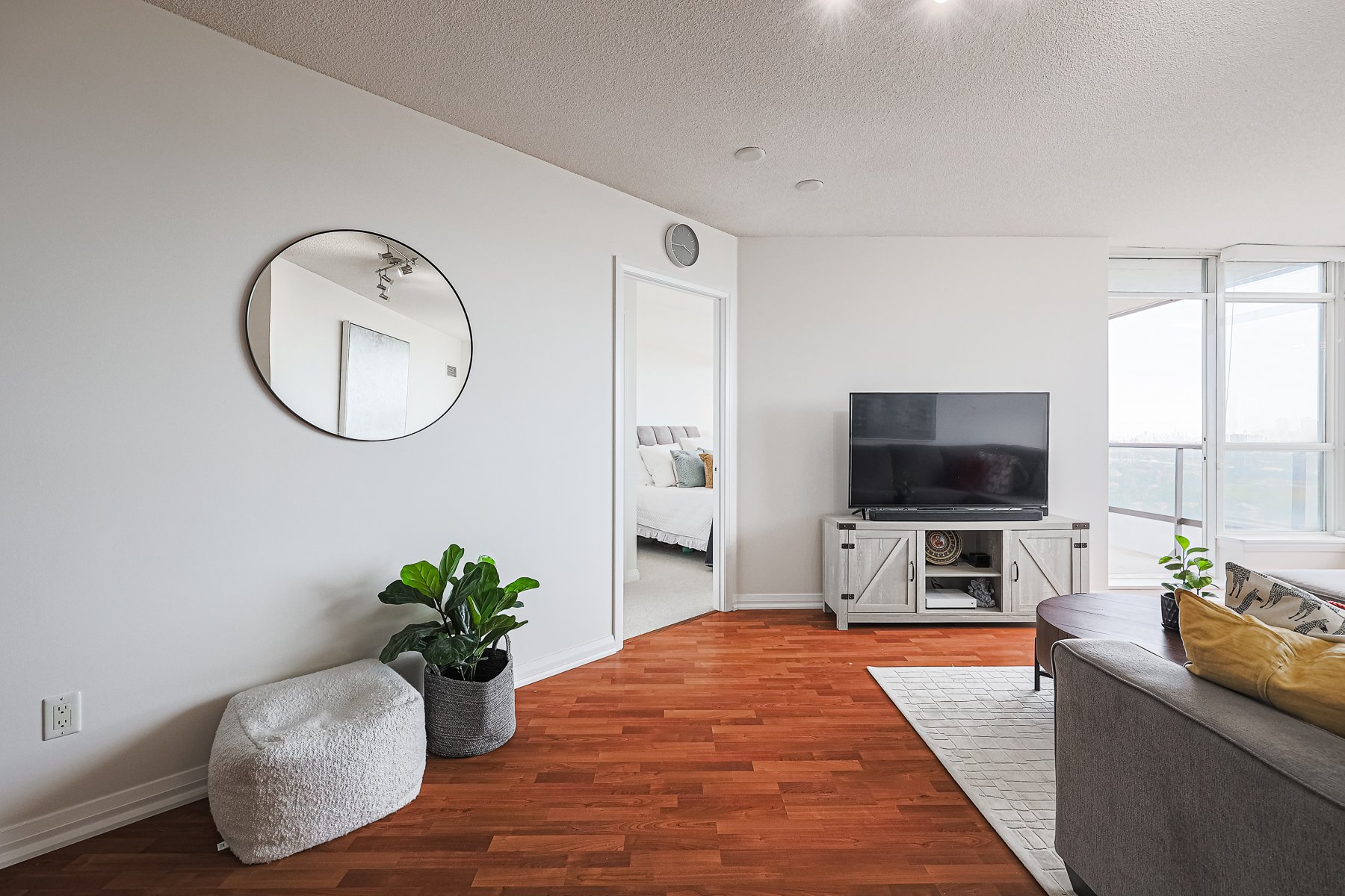 1401-220 Forum Dr MLS-29.jpg