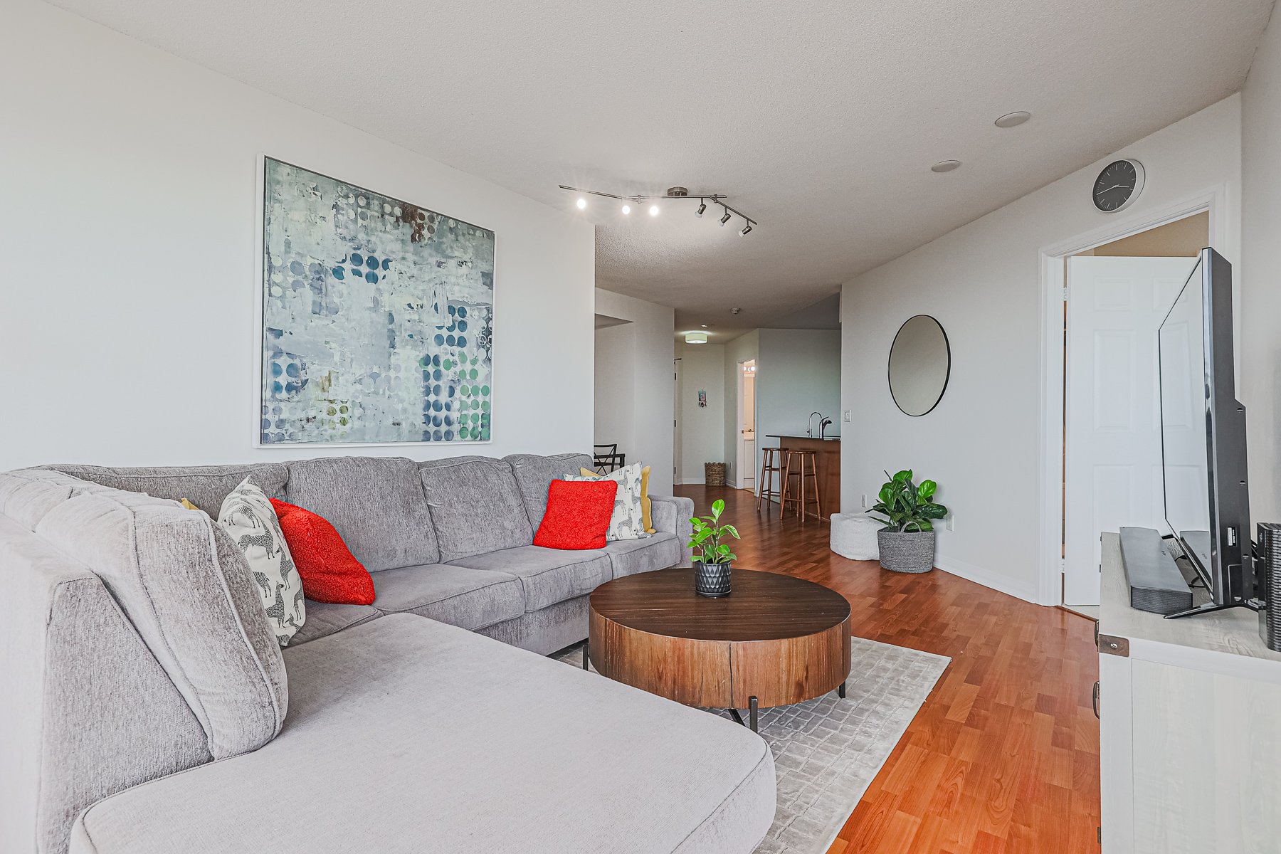 1401-220 Forum Dr MLS-35.jpg