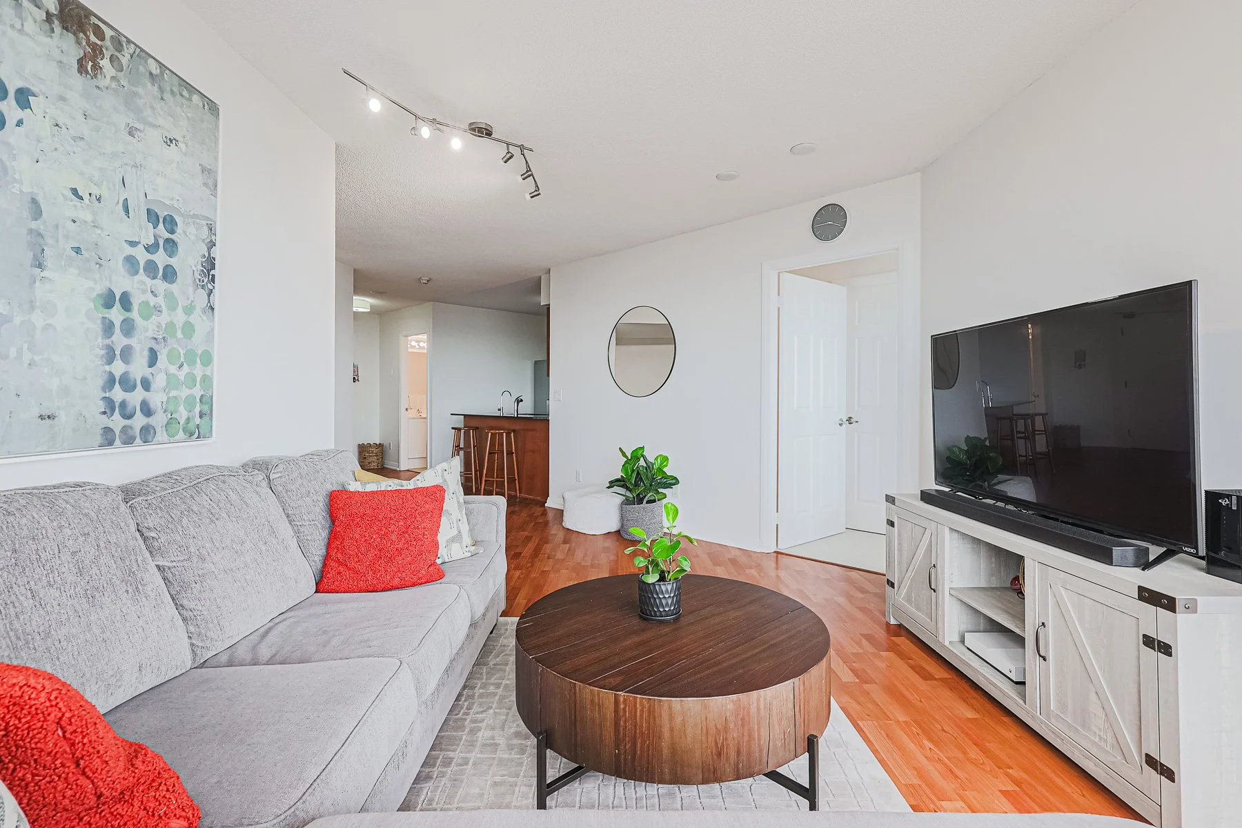 1401-220 Forum Dr MLS-36.jpg