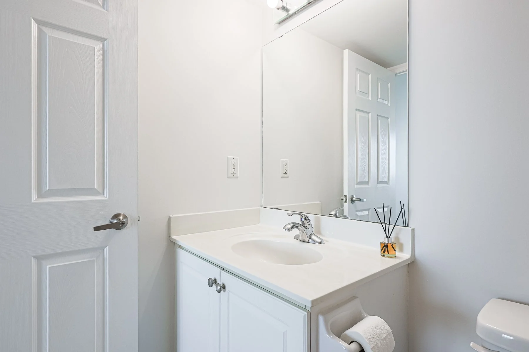 1401-220 Forum Dr MLS-49.jpg