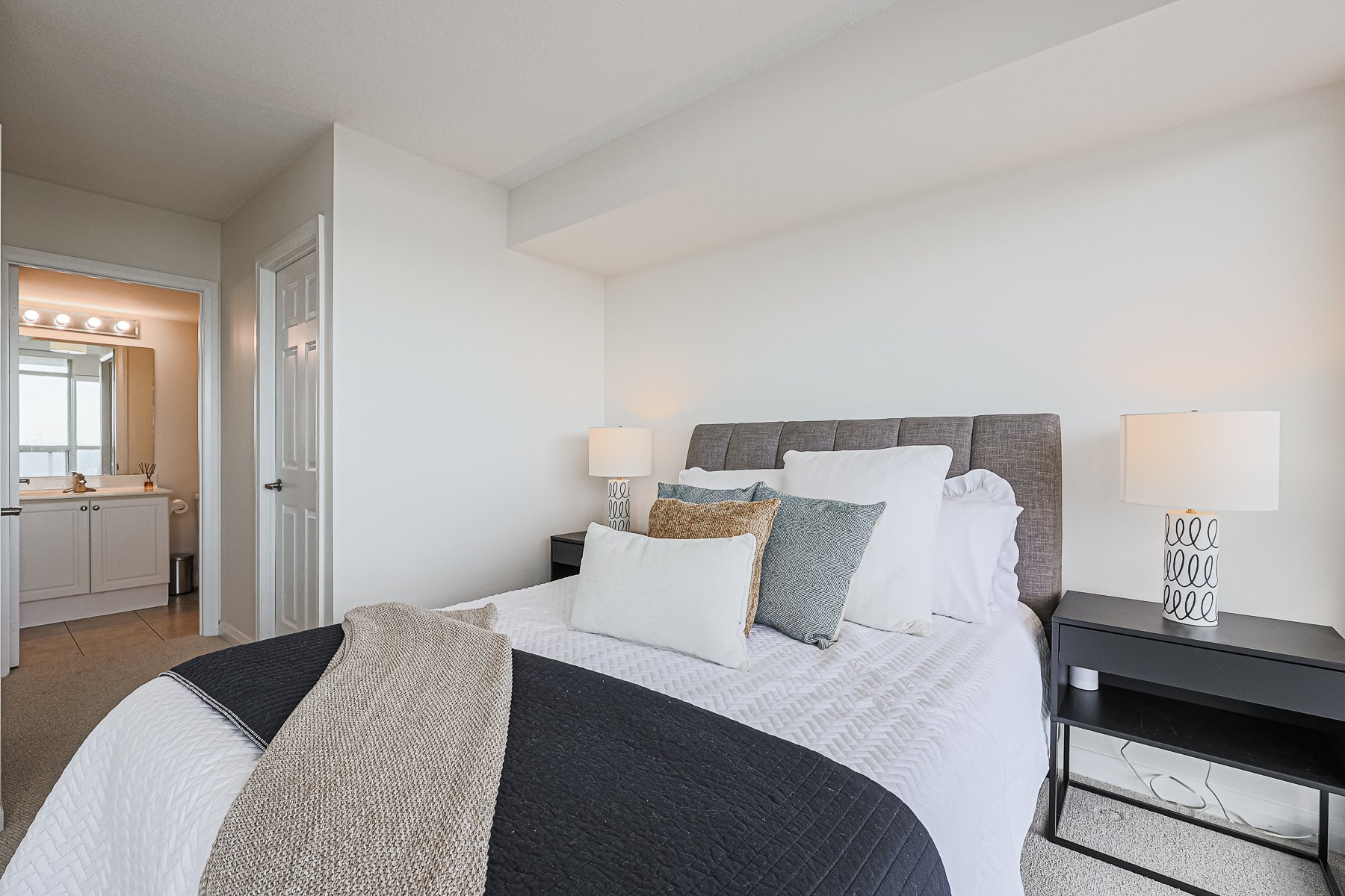 1401-220 Forum Dr MLS-50.jpg