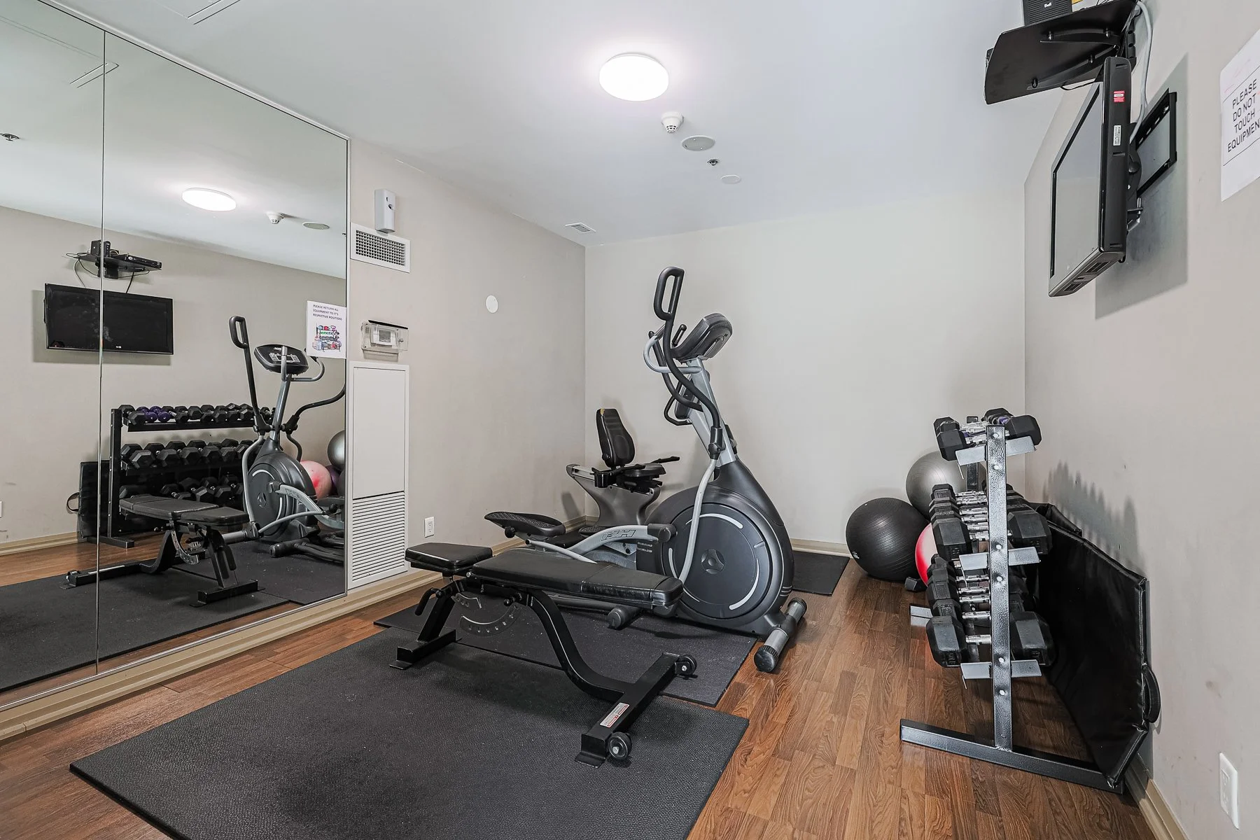 1401-220 Forum Dr MLS-60.jpg