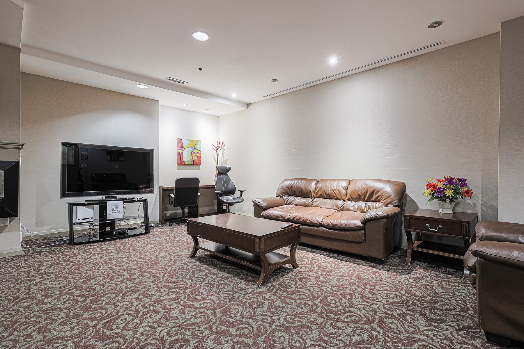 1401-220 Forum Dr MLS-64.jpg