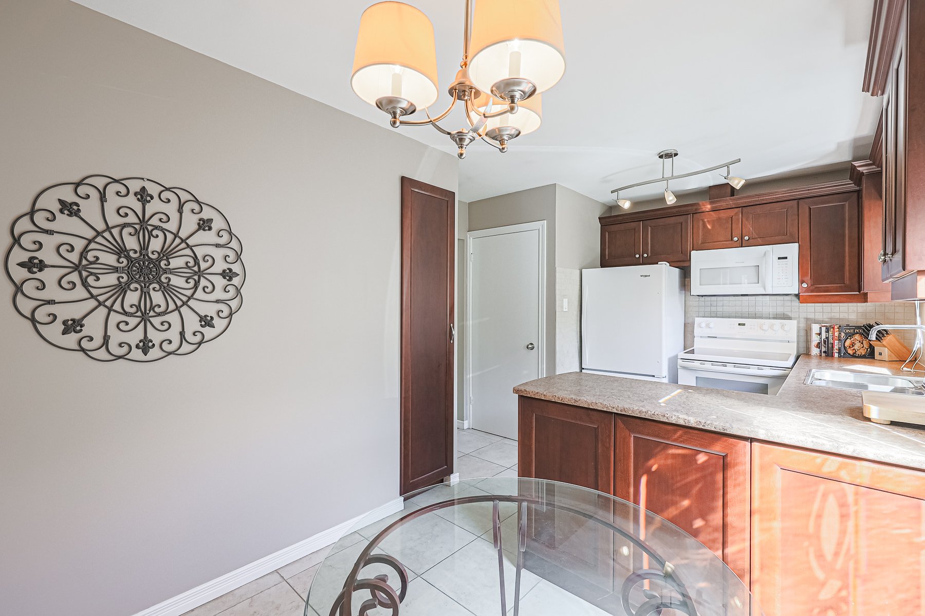 958 Fletcher Valley Crescent MLS-34.jpg