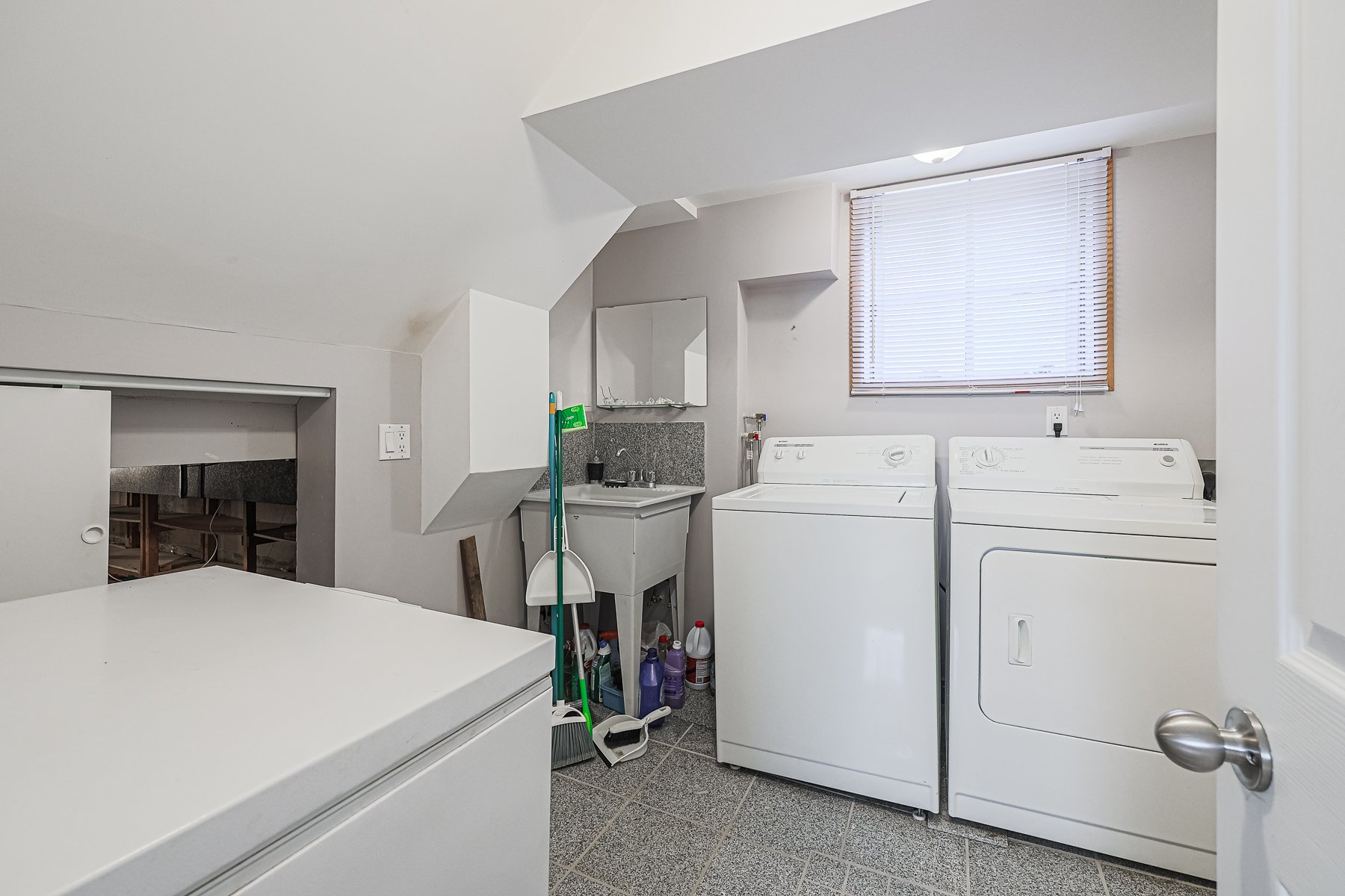 958 Fletcher Valley Crescent MLS-58.jpg