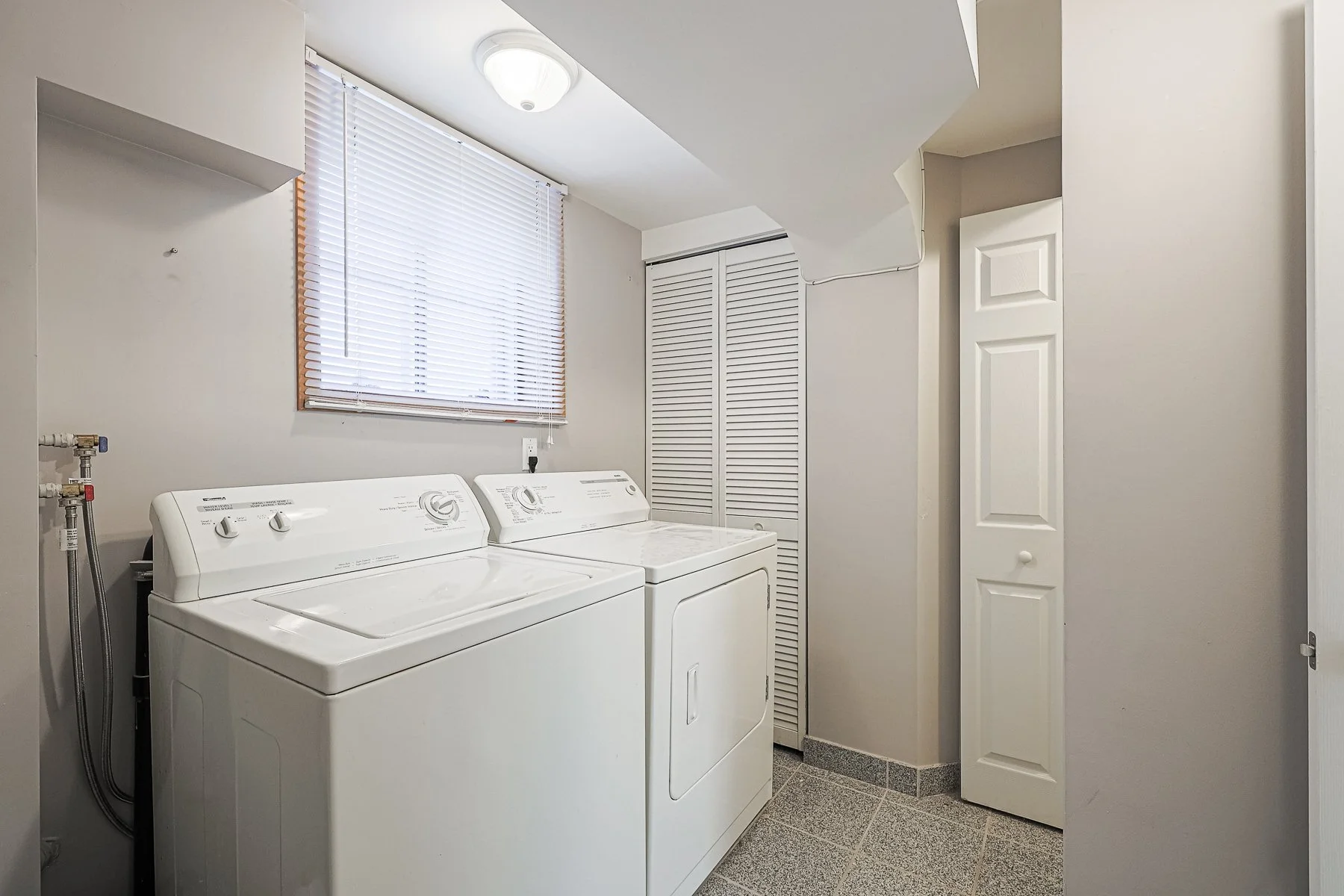 958 Fletcher Valley Crescent MLS-60.jpg