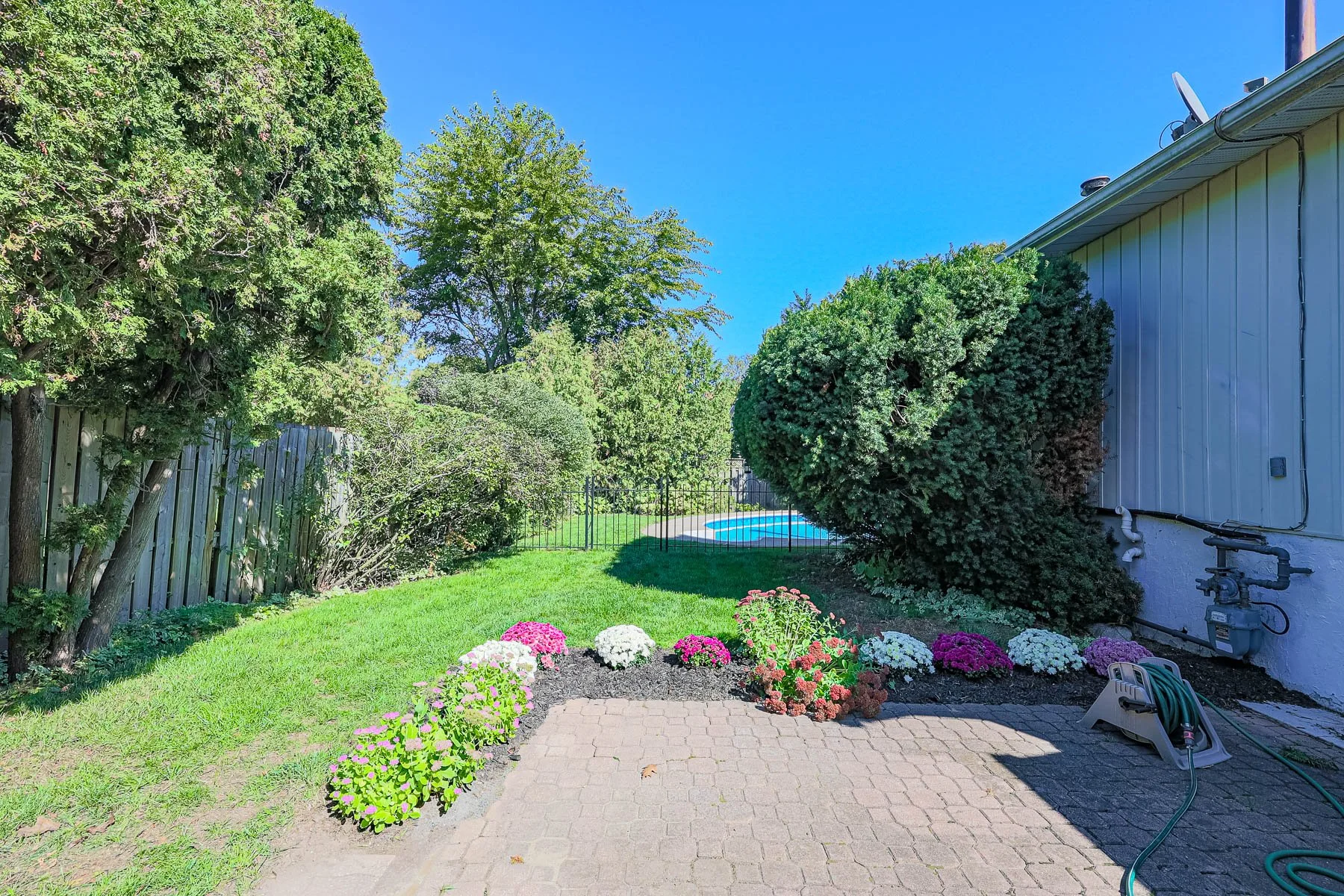 958 Fletcher Valley Crescent MLS-70.jpg