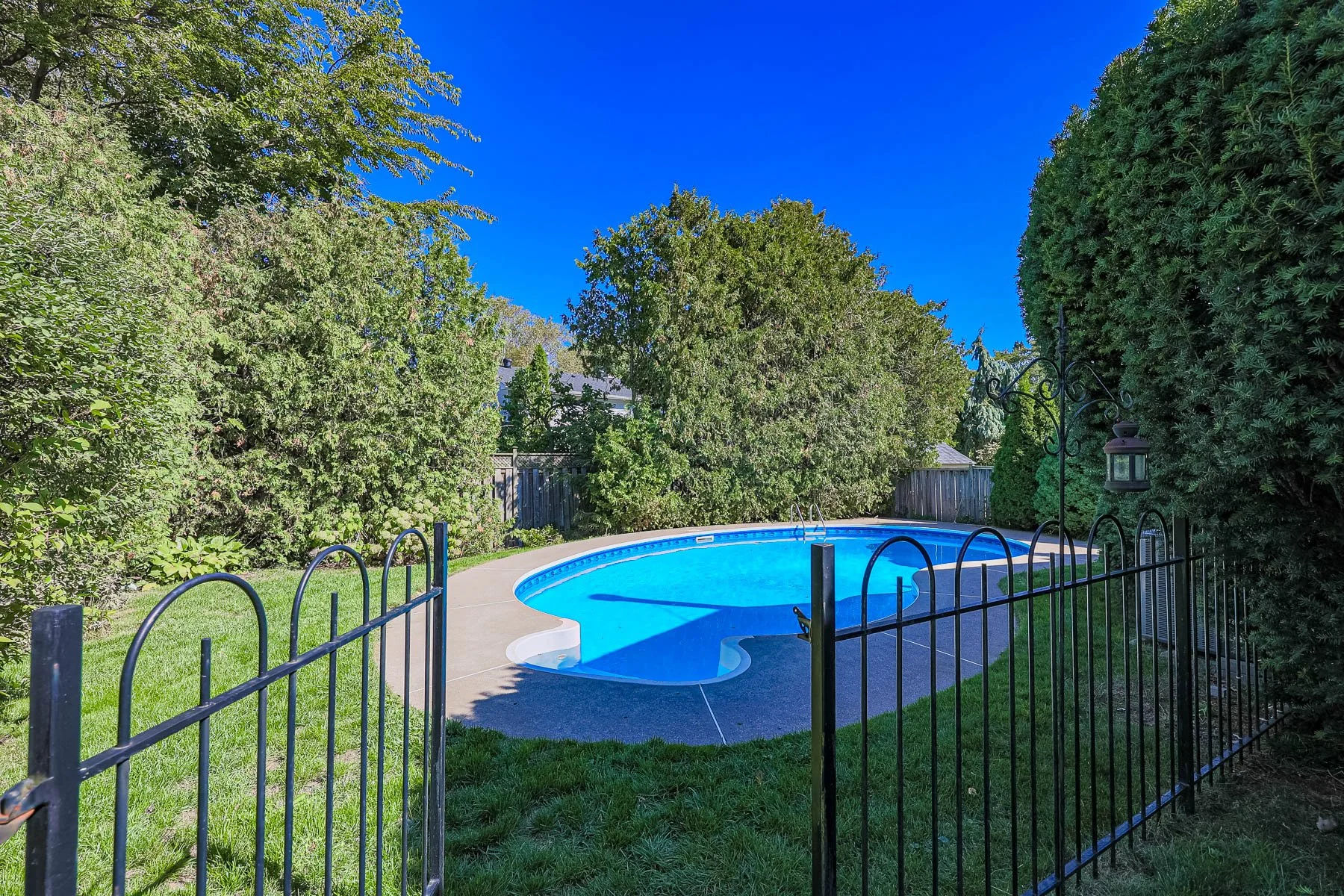 958 Fletcher Valley Crescent MLS-72.jpg