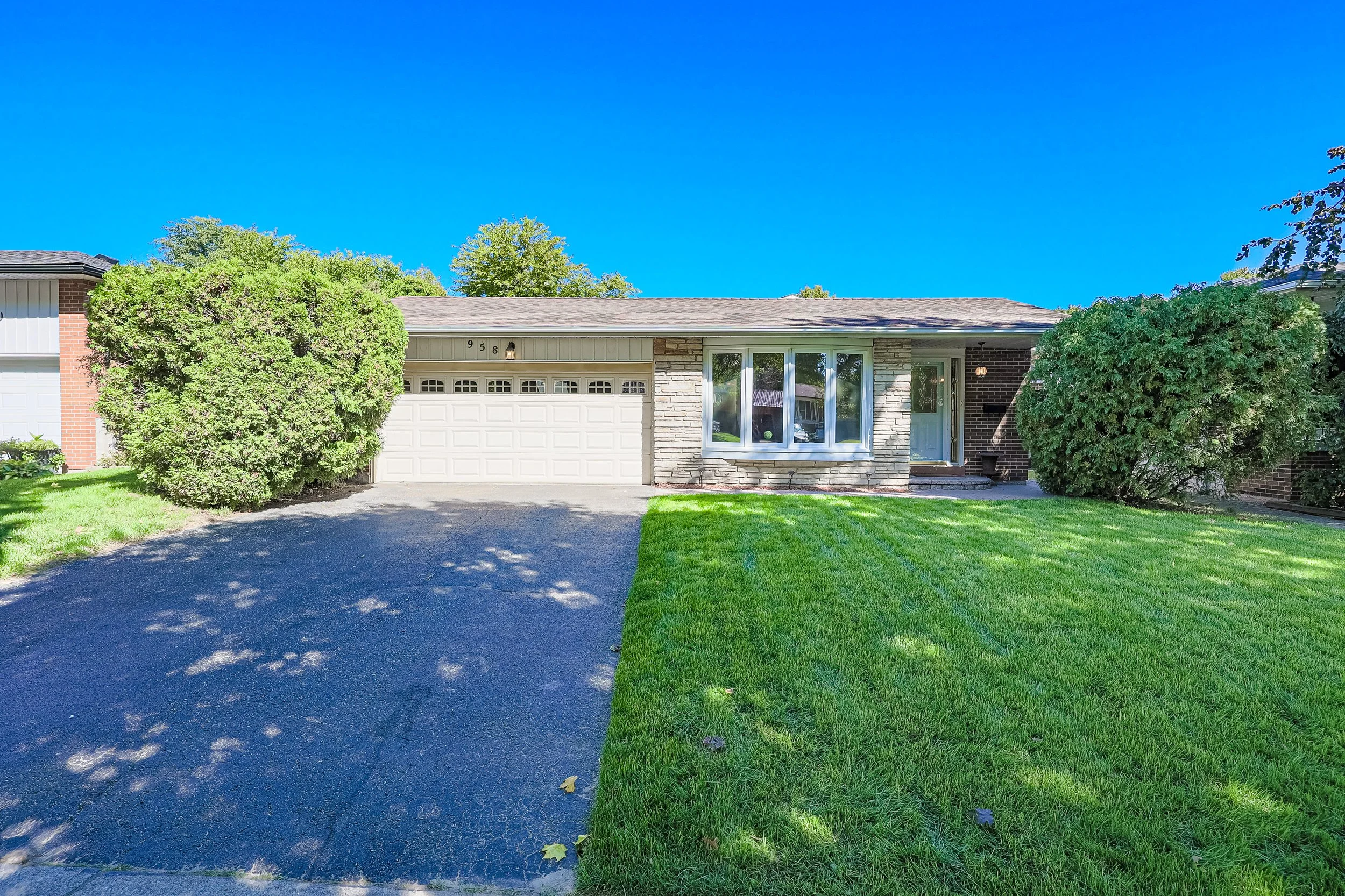 958 Fletcher Valley Crescent-5.jpg