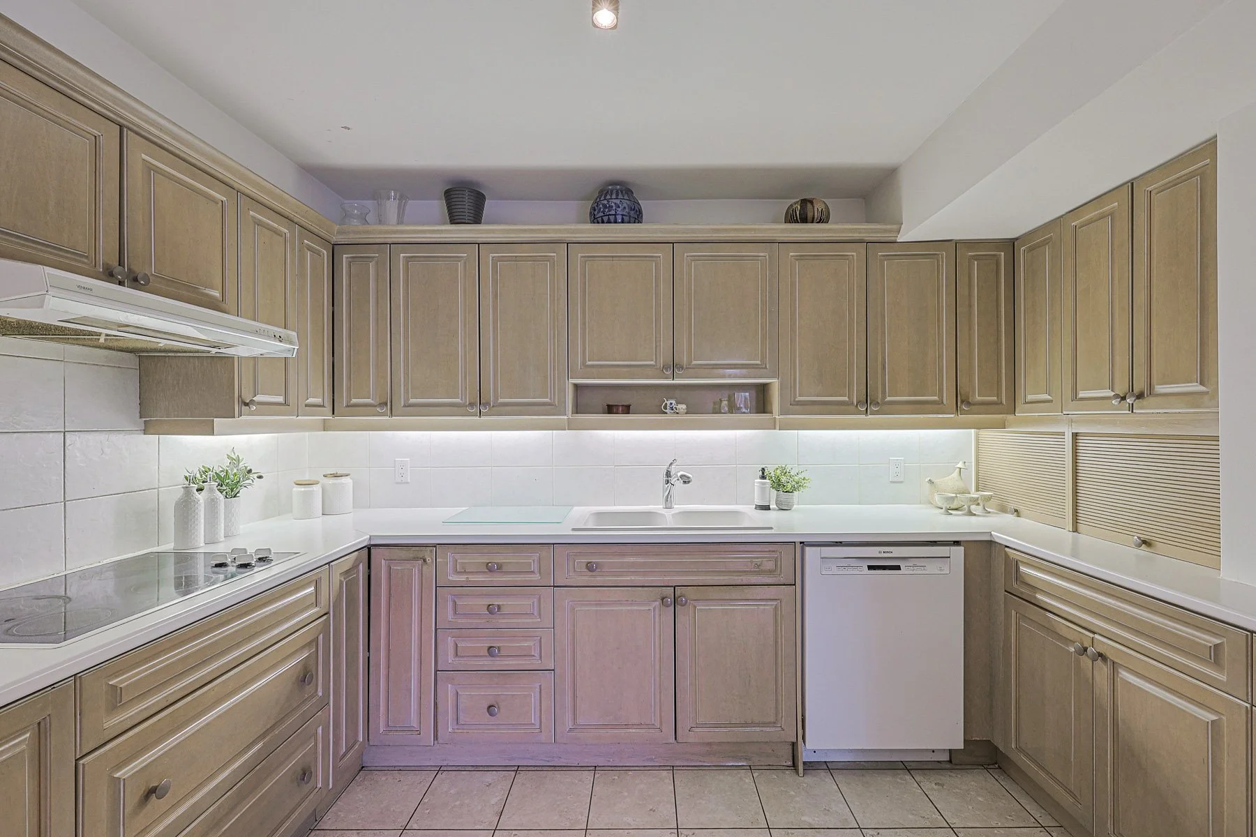 PH2-70 Montclair Avenue MLS-14.jpg