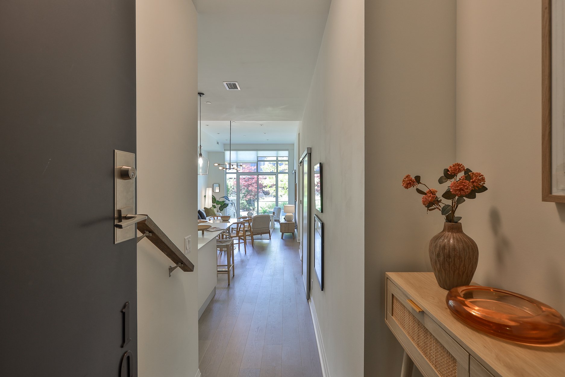 102-245 Perth Ave-1.jpg