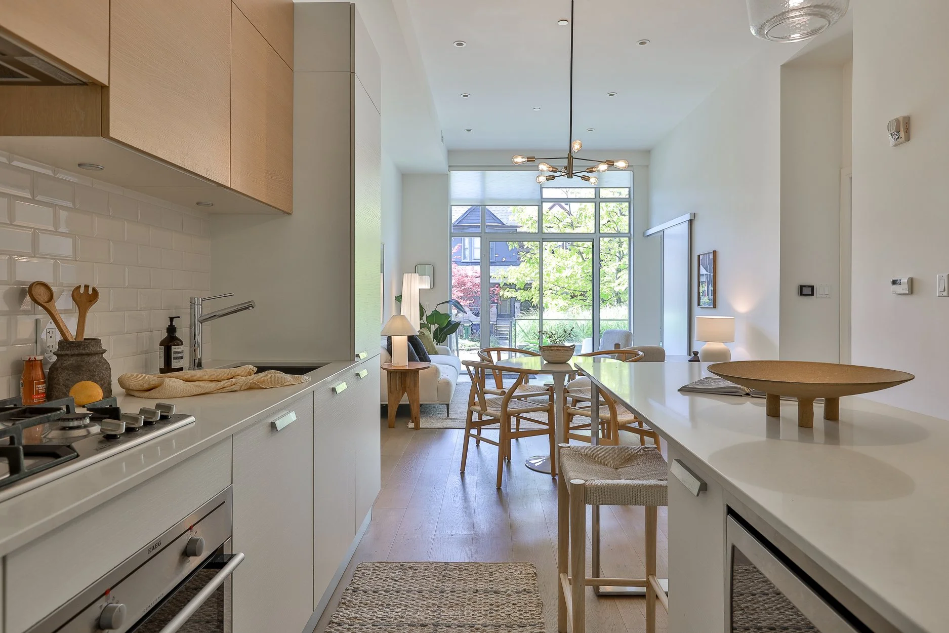 102-245 Perth Ave-13.jpg