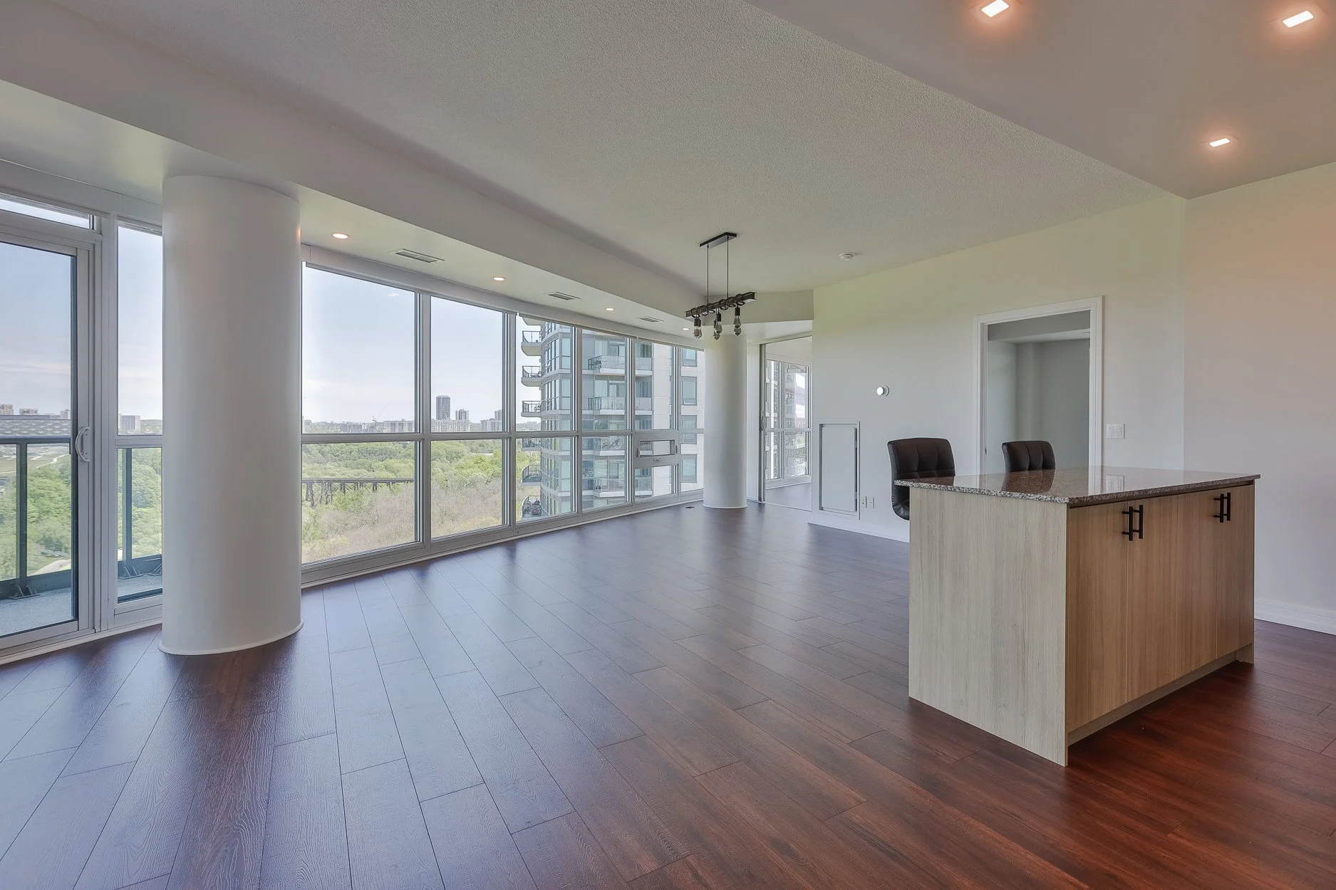 1207-35 Brian Peck Cres-12.jpg