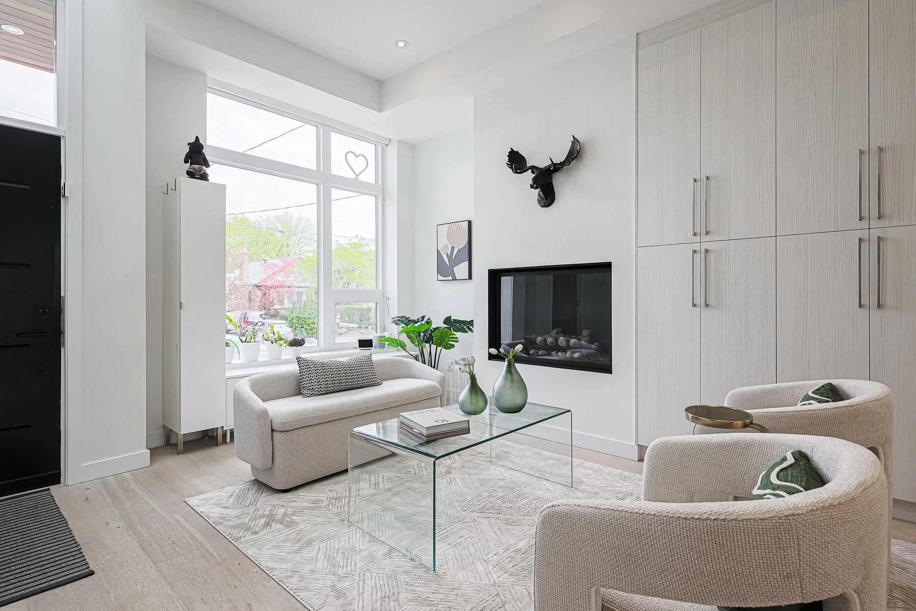 38 Roblin Ave MLS-10.jpg