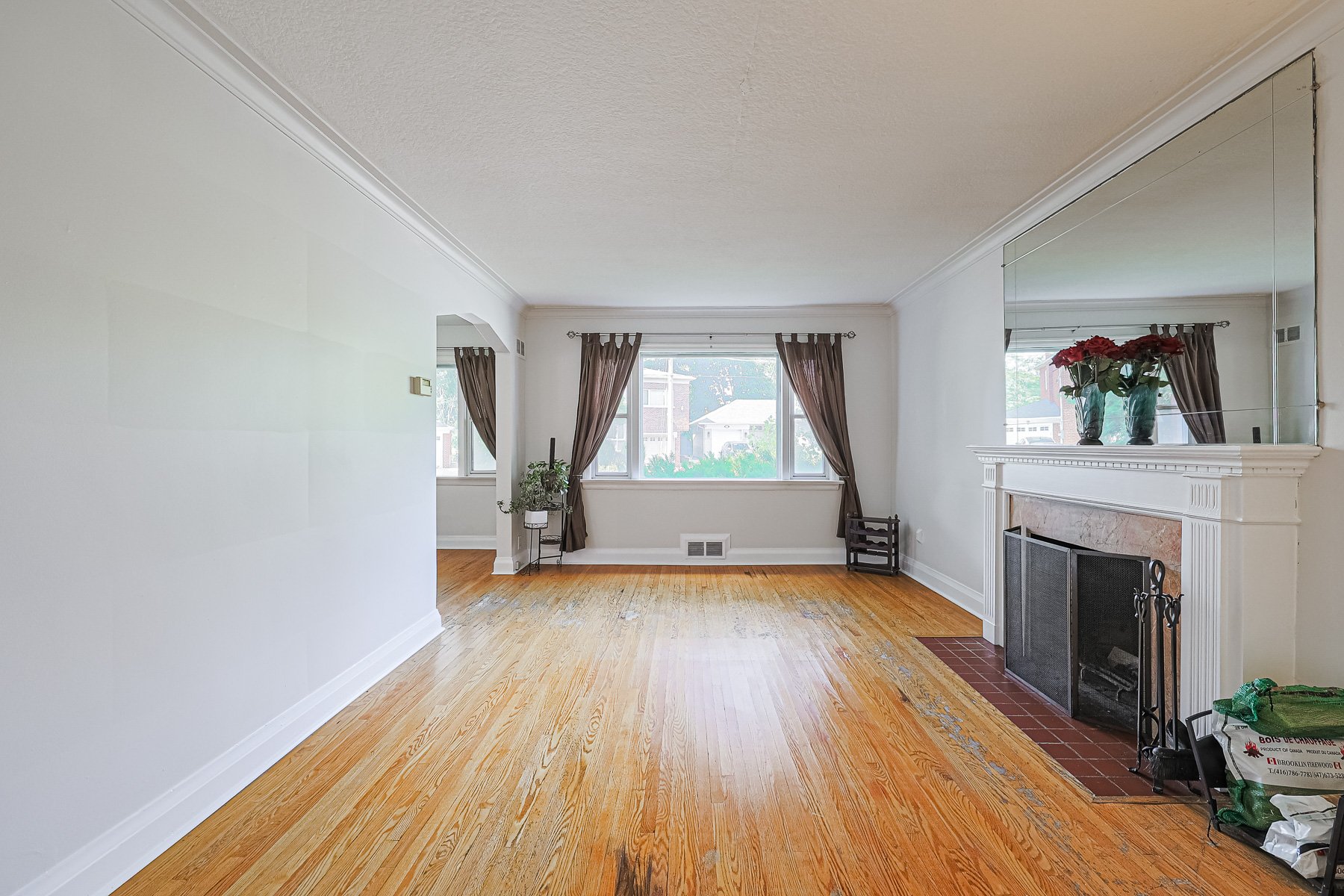 23 Staghill Dr MLS-14.jpg