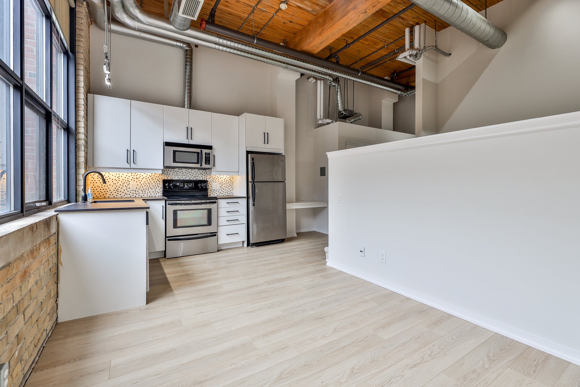 202-736 Dundas St E-17.jpg