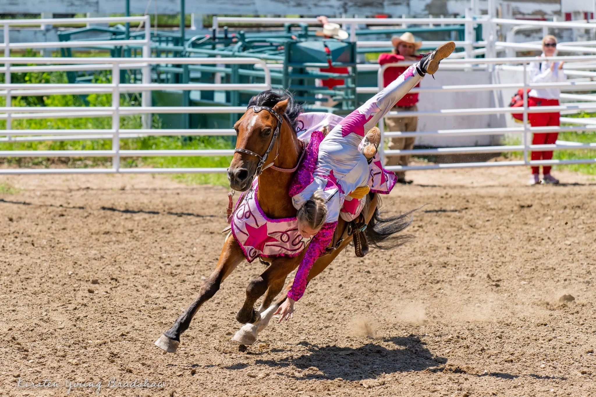 2022 Evergreen Trick Knee Hang.jpg