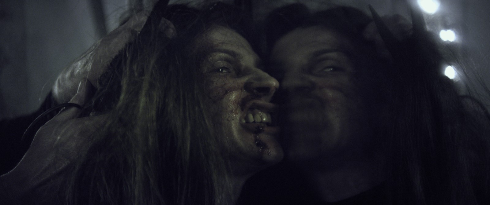 A Maldição Do Espelho  |  Trailer