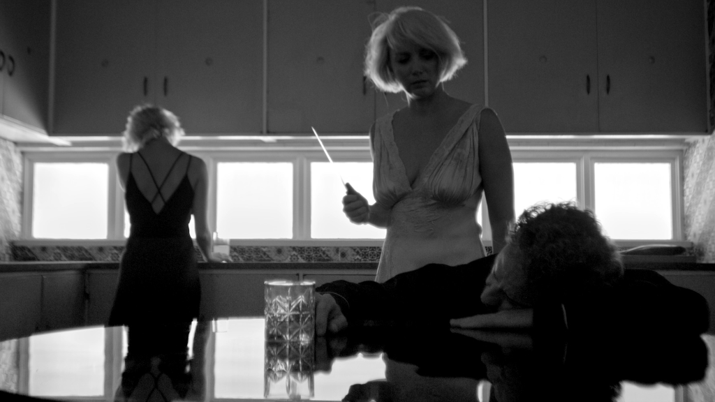 Crítica | Aos pedaços (2020)