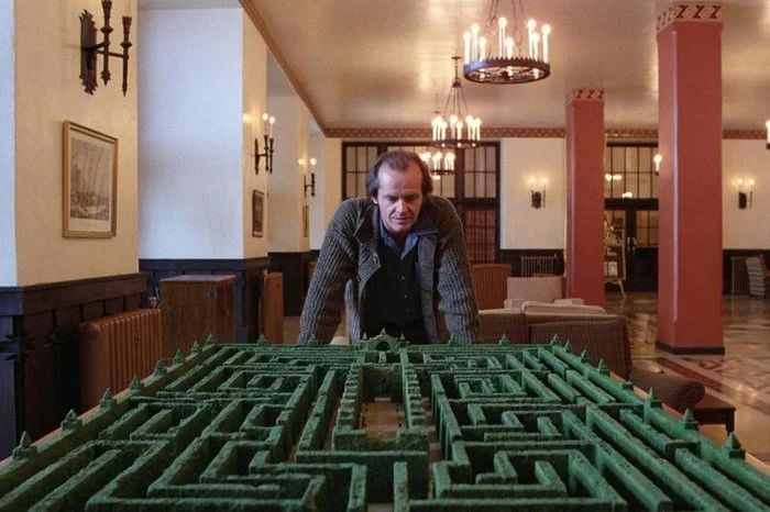 O trauma da colonização e a violência familiar em “O Iluminado”