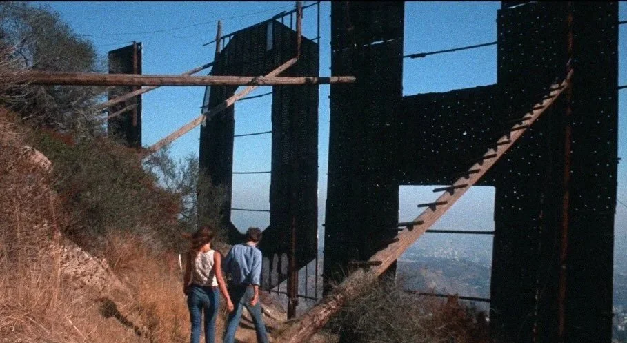 Artigo | LA Who Am I to Love You?