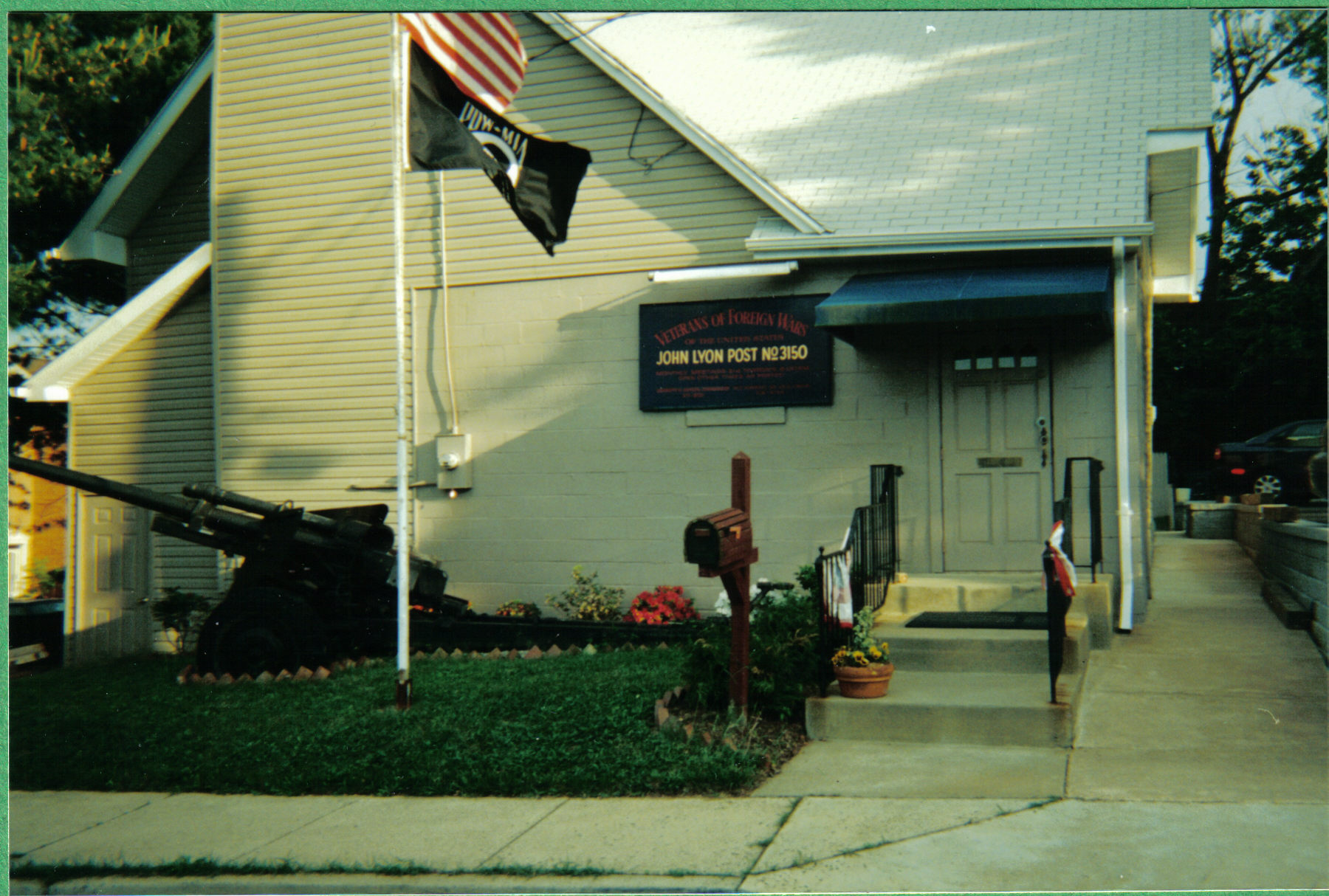 2000-2001Post-2.jpg