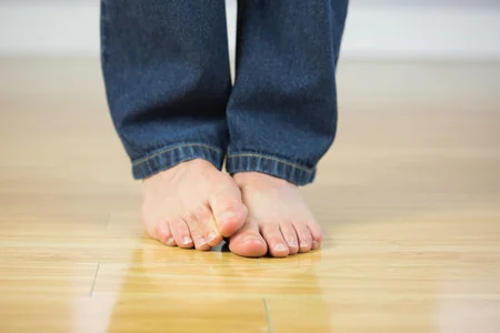 26764603_S_standing_floor_man_jeans_feet_stationary_indoors.jpg