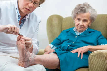 30402737_S_Senior_toenails_clipping_podiatrist_woman_diabetes.jpg