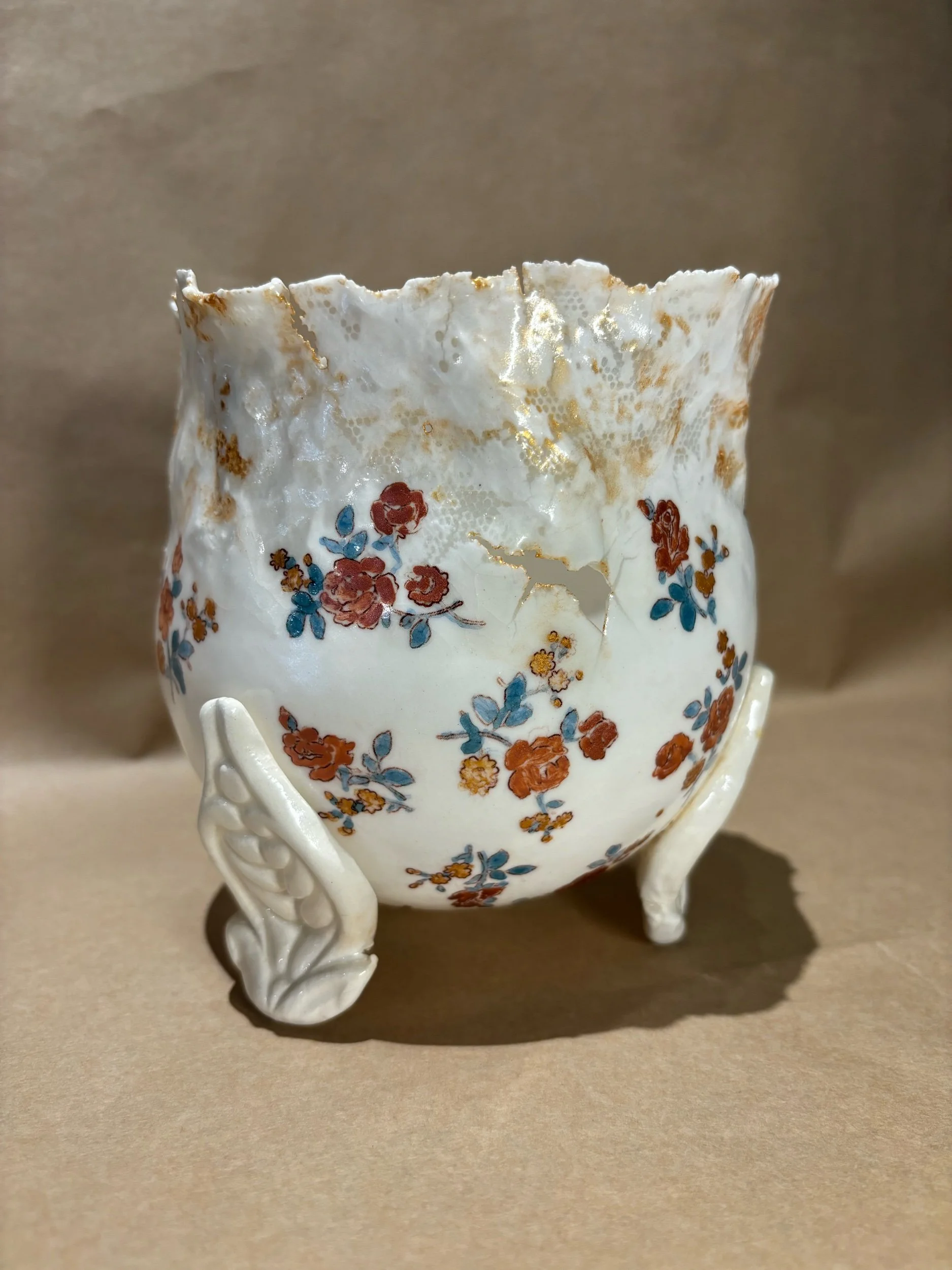 Bowl with small flower groups