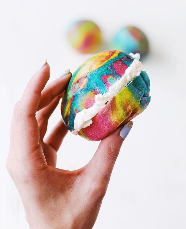 Roses are red, bagels are.... rainbow eggs?!? 🌈 🥚 💕  the creative geniuses at @the_bagel_nook made these limited edition bagels just in time for Easter. Order now to have them shipped to your door in time for next Sunday&rsquo;s #easteregghunt 🐰 