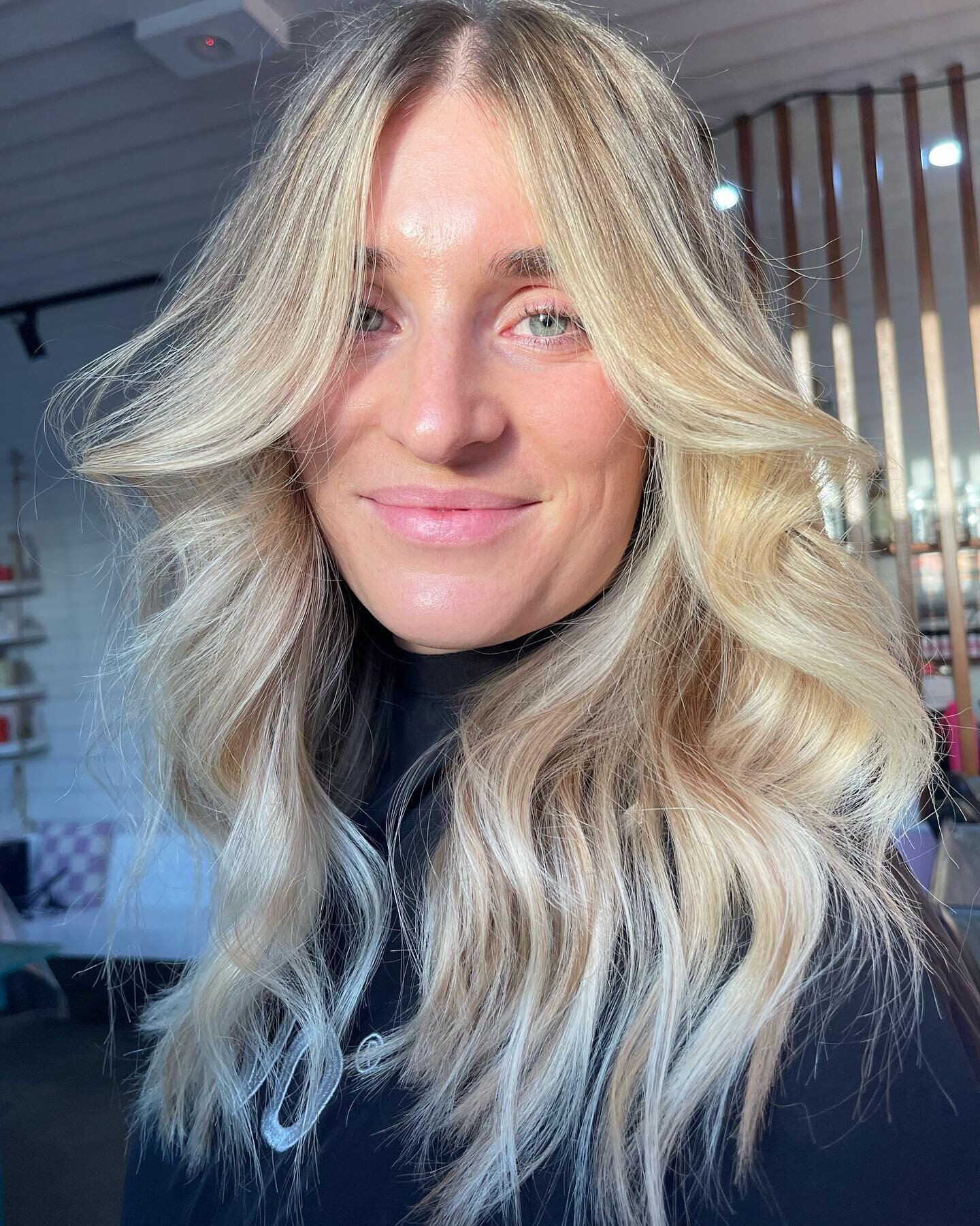 Afternoon glow ✨✨ with the perfect freshen up by @meg.rinsdhair + @bre_rinsdhair using @shades_eq 

Few spots left before Christmas, slide into our DM&rsquo;s before they are gone❤️&zwj;🔥

@powernetworkaus @foilmefoils @kevin.murphy.australia @eleve