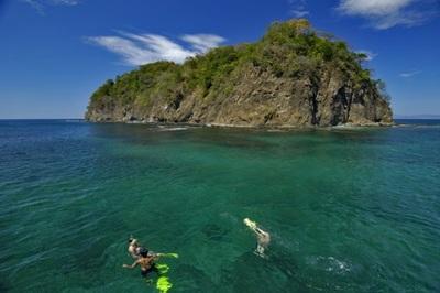  Enjoying the beautiful Costa Rica water 